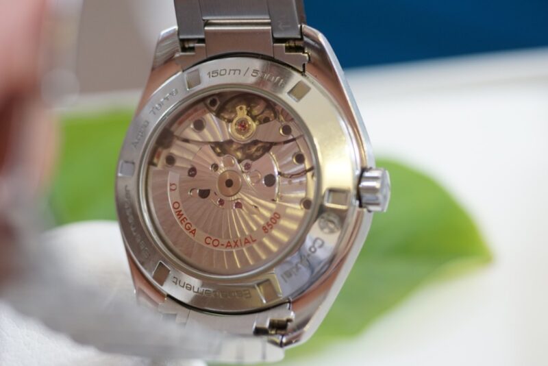 dong-ho-Omega-seamaster-co-axial-chronometer-85702894-so-xanh-cu-chinh-hang-4