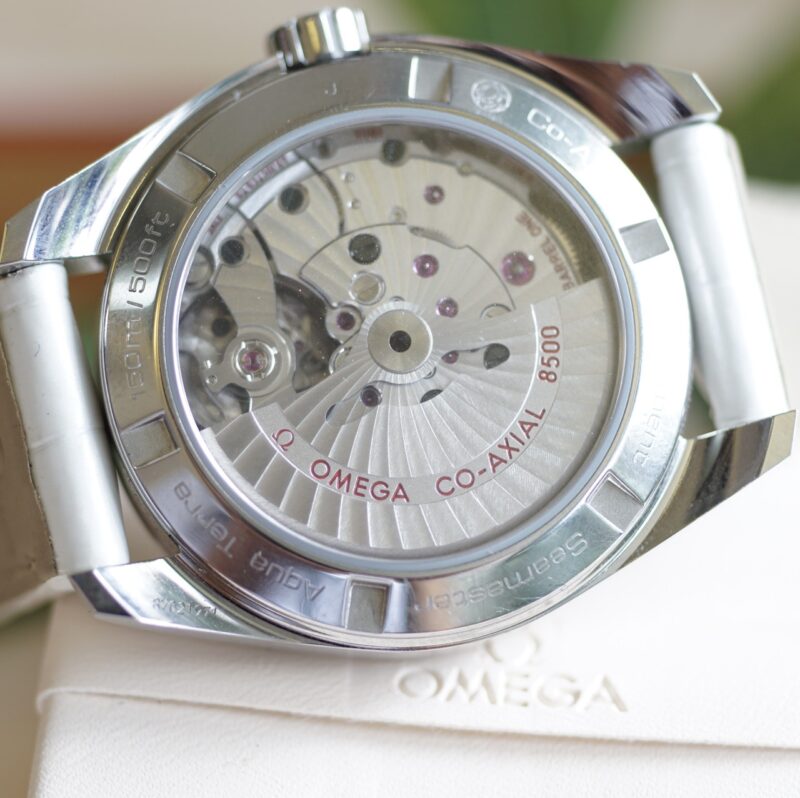 dong-ho-Omega-Seamaster-Aqua-Terra-150M-Co-Axial-cu-chinh-hang-day-da-mau-trang-3