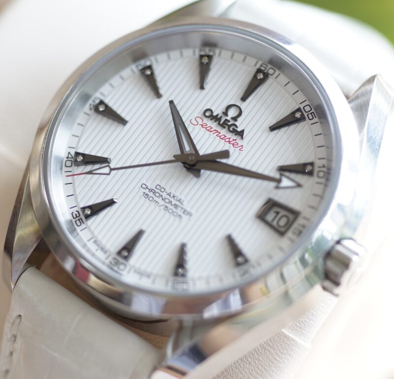 dong-ho-Omega-Seamaster-Aqua-Terra-150M-Co-Axial-cu-chinh-hang-day-da-mau-trang-5