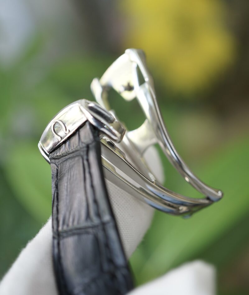 dong-ho-cu-chinh-hang-Omega-deville-cao-cap-mat-mau-den-2