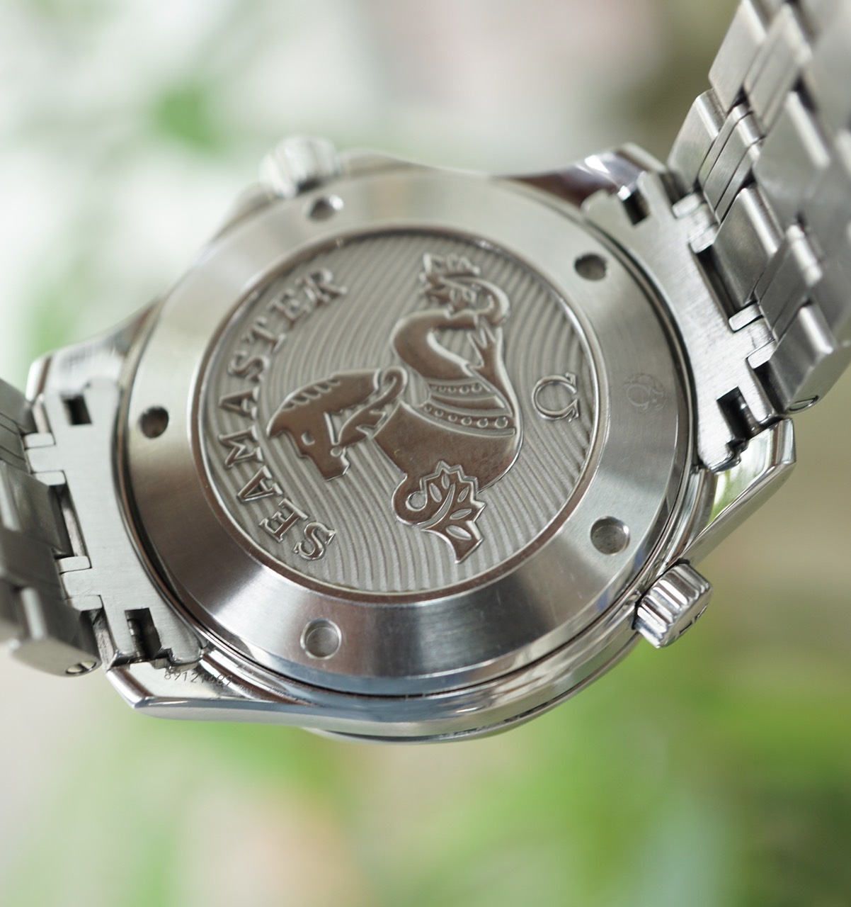 dong-ho-cu-chinh-hang-Omega-seamaster-300-ceramic-8