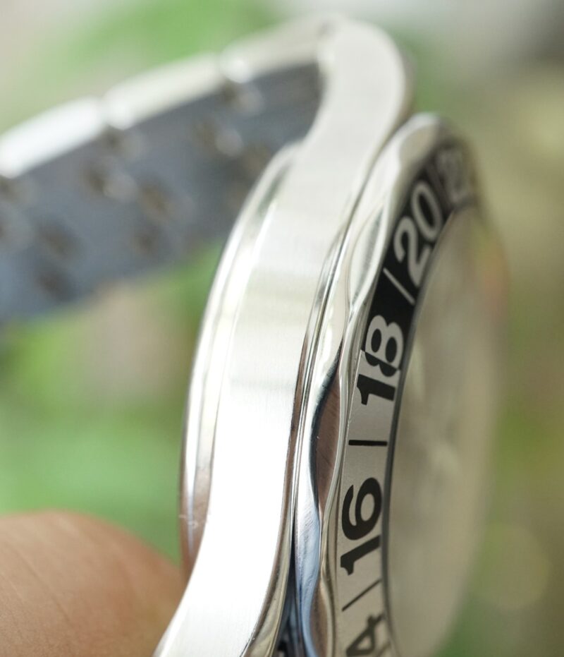 dong-ho-cu-chinh-hang-Omega-seamaster-GMT-41.5-mm-4