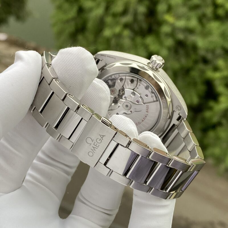 dong-ho-Omega-Aqua-Terra-Master-Chronometer-22010412103002-cu-chinh-hang-2
