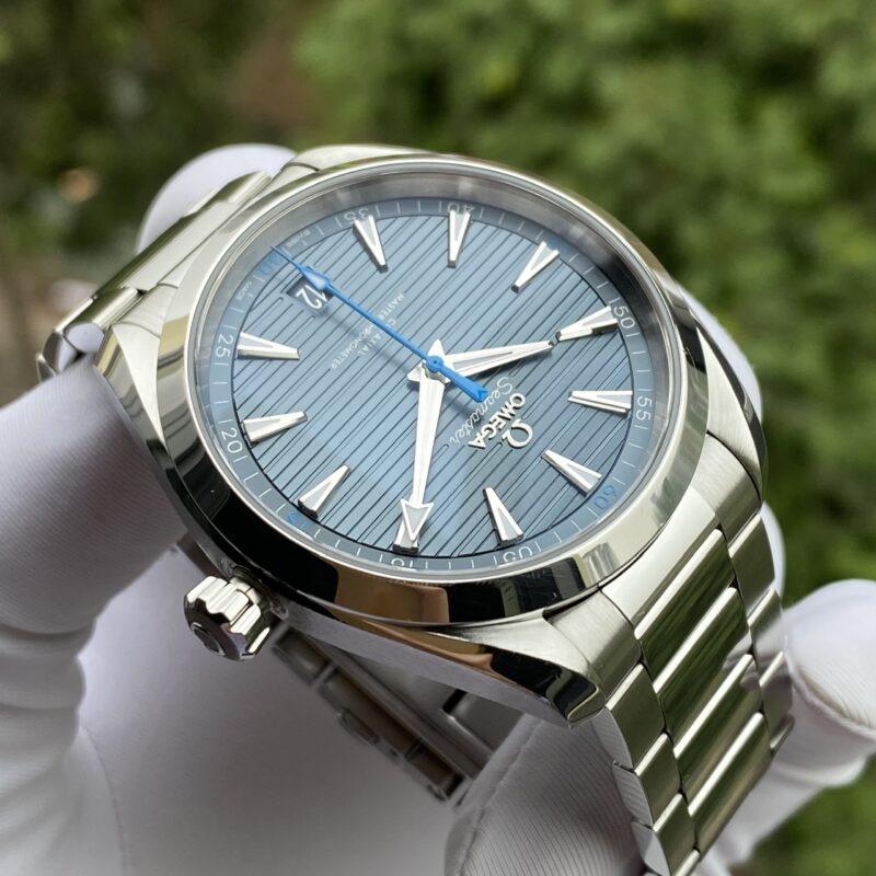 dong-ho-Omega-Aqua-Terra-Master-Chronometer-22010412103002-cu-chinh-hang-3