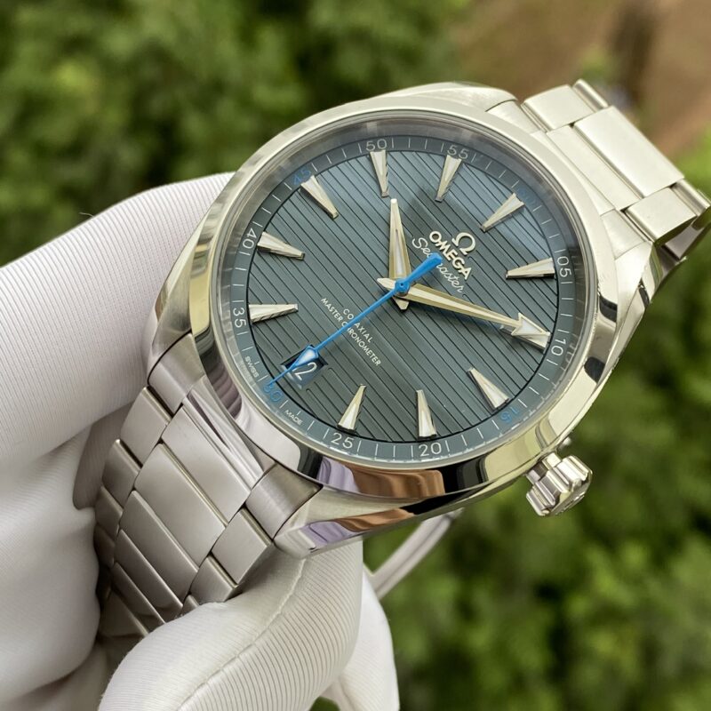dong-ho-Omega-Aqua-Terra-Master-Chronometer-22010412103002-cu-chinh-hang-4