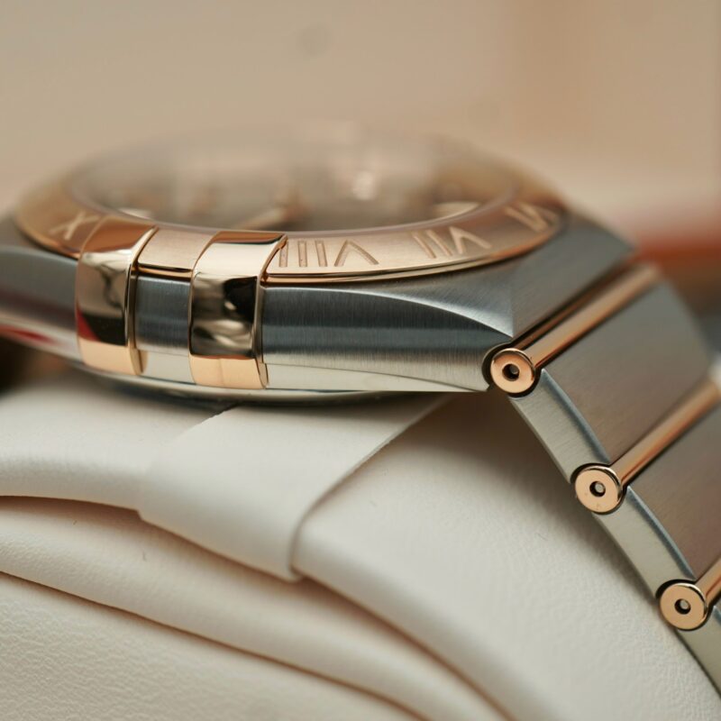 dong-ho-Omega-Constellation-Co-Axial-Chronometer-38mm -Demi-Rose-Gold-3