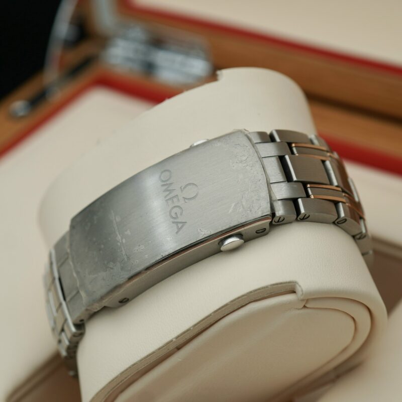 dong-ho-Omega-Seamaster-Diver-300mm-Sedna-Gold-cu-chinh-hang-6