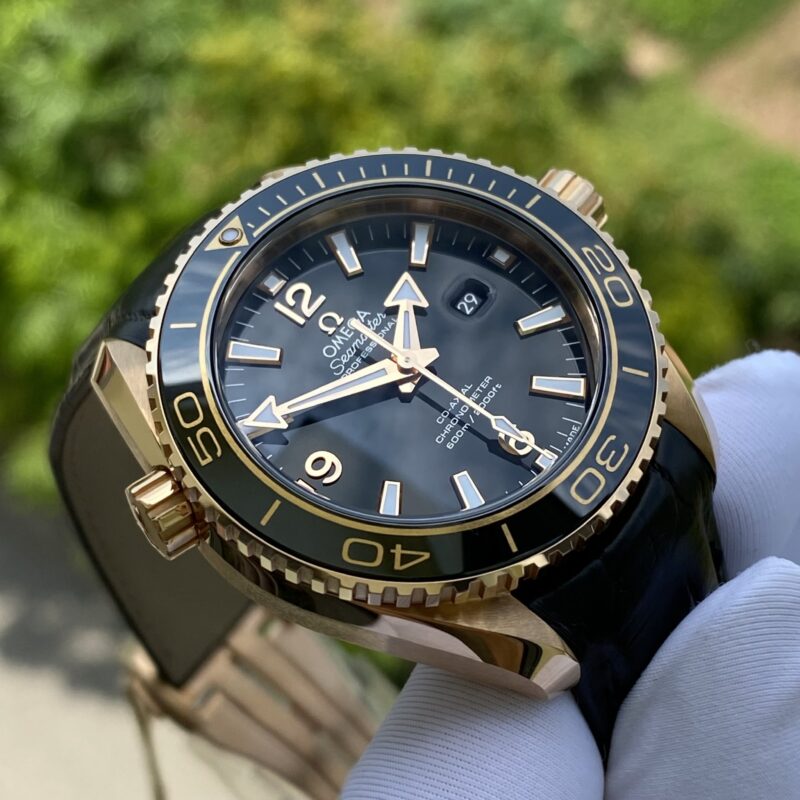 dong-ho-Omega-Seamaster-Planet-Ocean-600M-18K-Rose-Gold-23263382001001-cu-chinh-hang-2