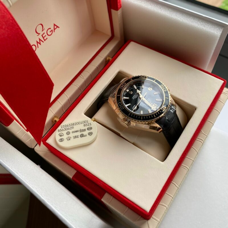 dong-ho-Omega-Seamaster-Planet-Ocean-600M-18K-Rose-Gold-23263382001001-cu-chinh-hang-3