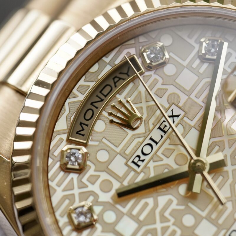 dong-ho-Rolex-Day-Date-118238-Mop-vi-tinh-36-mm-cu-chinh-hang-10