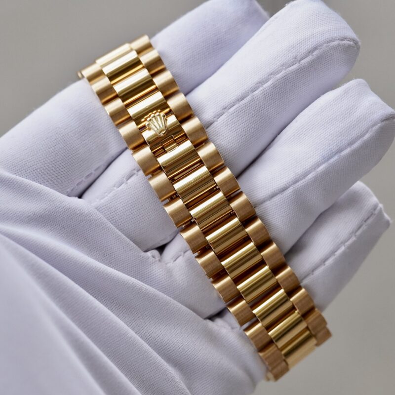 dong-ho-Rolex-Day-Date-118238-Mop-vi-tinh-36-mm-cu-chinh-hang-9