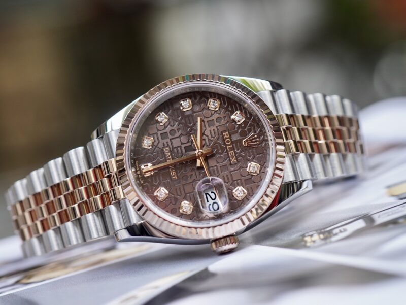 dong-ho-cu-chinh-hang-Rolex-126231-mat-vi-tinh-nau-size-36mm-2