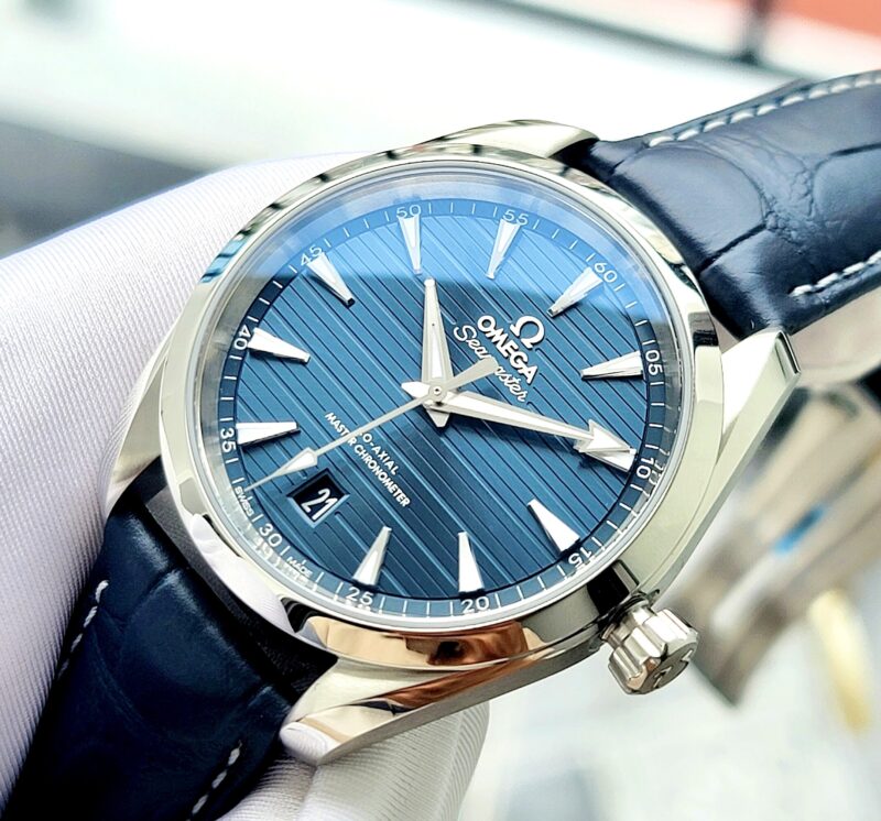 dong-ho-Omega-Aqua-Terra-Seamaster-Co-Axial-Blue-220.13.38.20.03.001-cu-chinh-hang-3