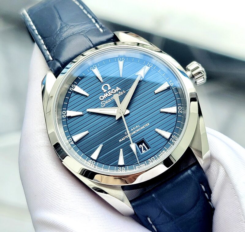 dong-ho-Omega-Aqua-Terra-Seamaster-Co-Axial-Blue-220.13.38.20.03.001-cu-chinh-hang-4