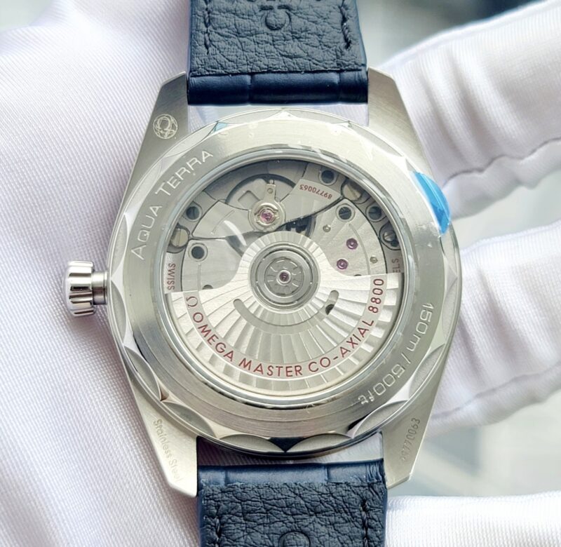 dong-ho-Omega-Aqua-Terra-Seamaster-Co-Axial-Blue-220.13.38.20.03.001-cu-chinh-hang-7