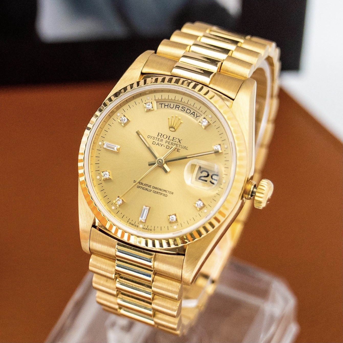 z4510336605654_8149e1988809b91d7cc273216efa1875 Rolex 18238 mặt trải tia vàng cọc kim cương