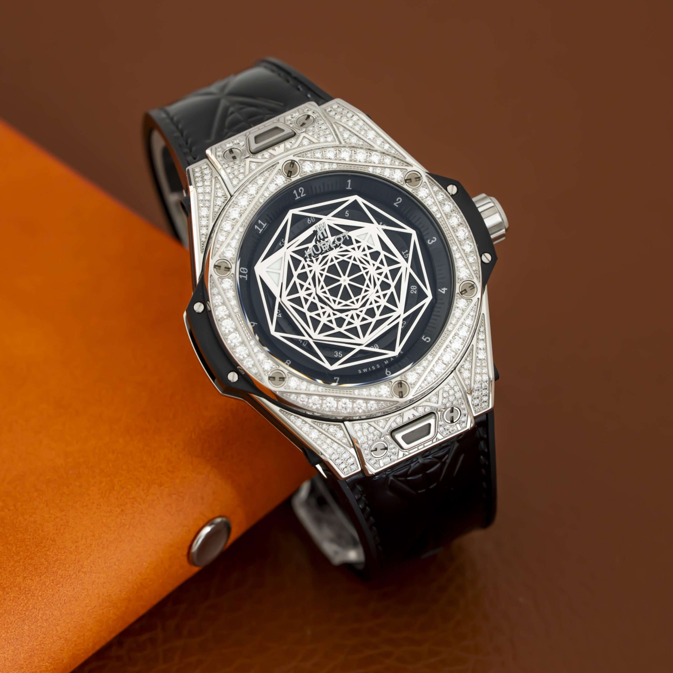 z4642262602997_da27789d51507f294353eb98ff525cea Đồng hồ Hublot Big Bang Sang Bleu Steel Pave 465.SS.1117.VR.1704.MXM18 Cũ