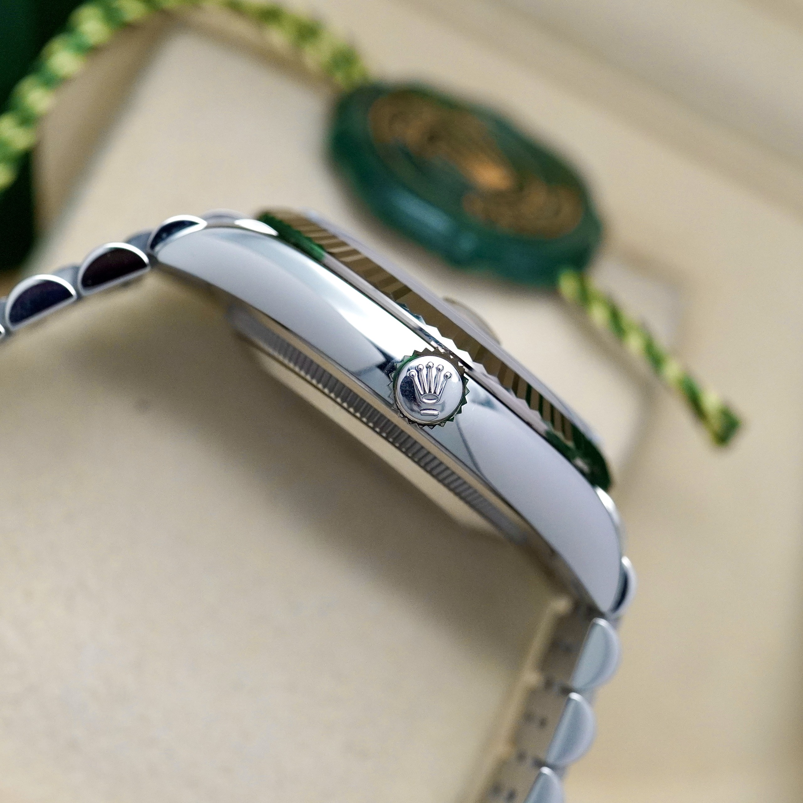 z4642341490302_2092ce31bae06d8d230ddc370139593e Đồng Hồ Rolex Datejust 126234 Mặt Số Lá Cọ Màu Xanh Cũ