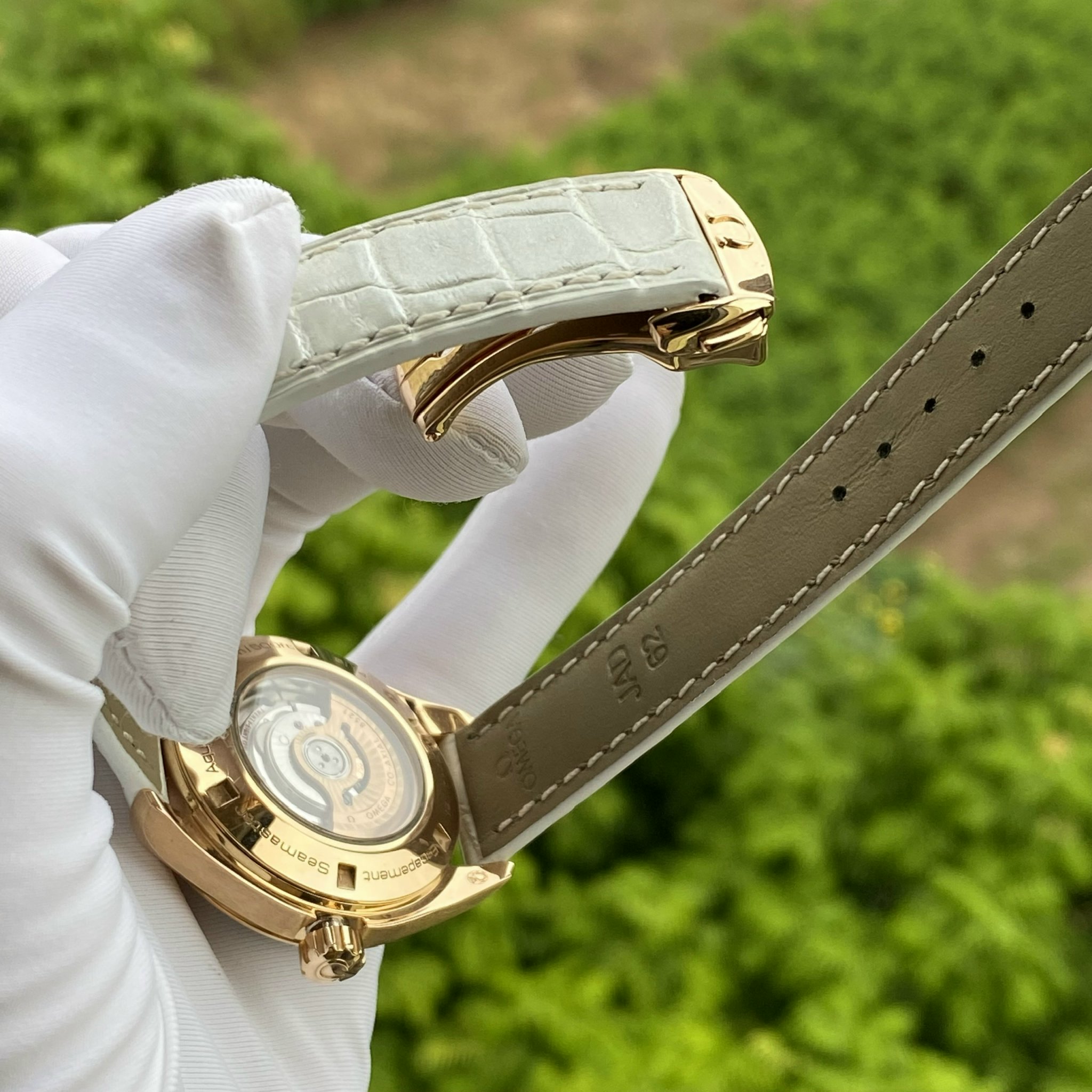 z4841654508340_6c35feb2f2bc88ea86af041da4a2ac0b Đồng Hồ Omega Aqua Terra 150m Master Co-Axial Soild Gold 18k 231.53.34.20.01.002 Cũ