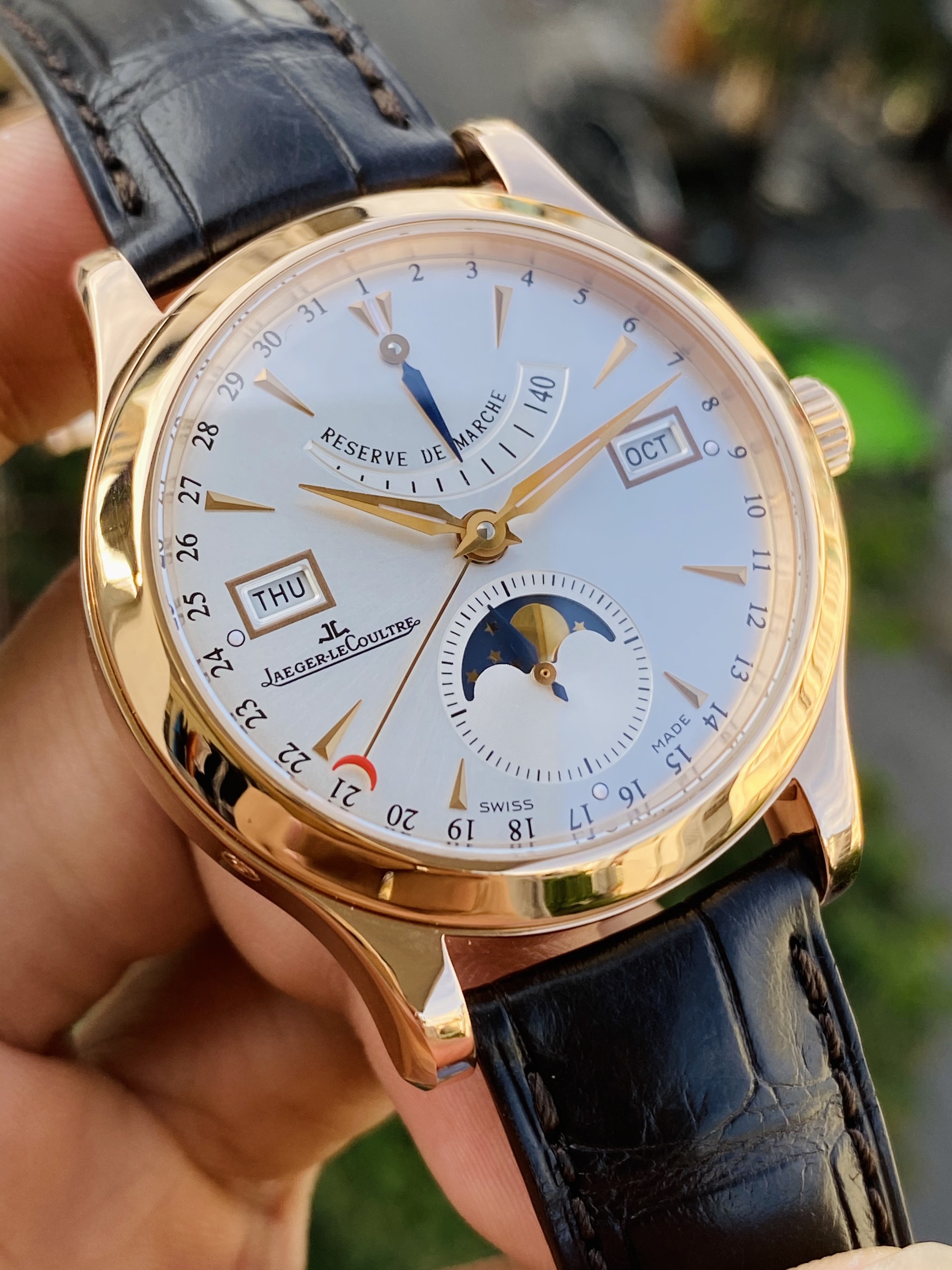 z4933205077770_2721ed77a52cfdf32cf149906a296ff4 Đồng Hồ Jaeger LeCoultre Master Calendar Moonphase 18k Rose Gold Q151242A Cũ