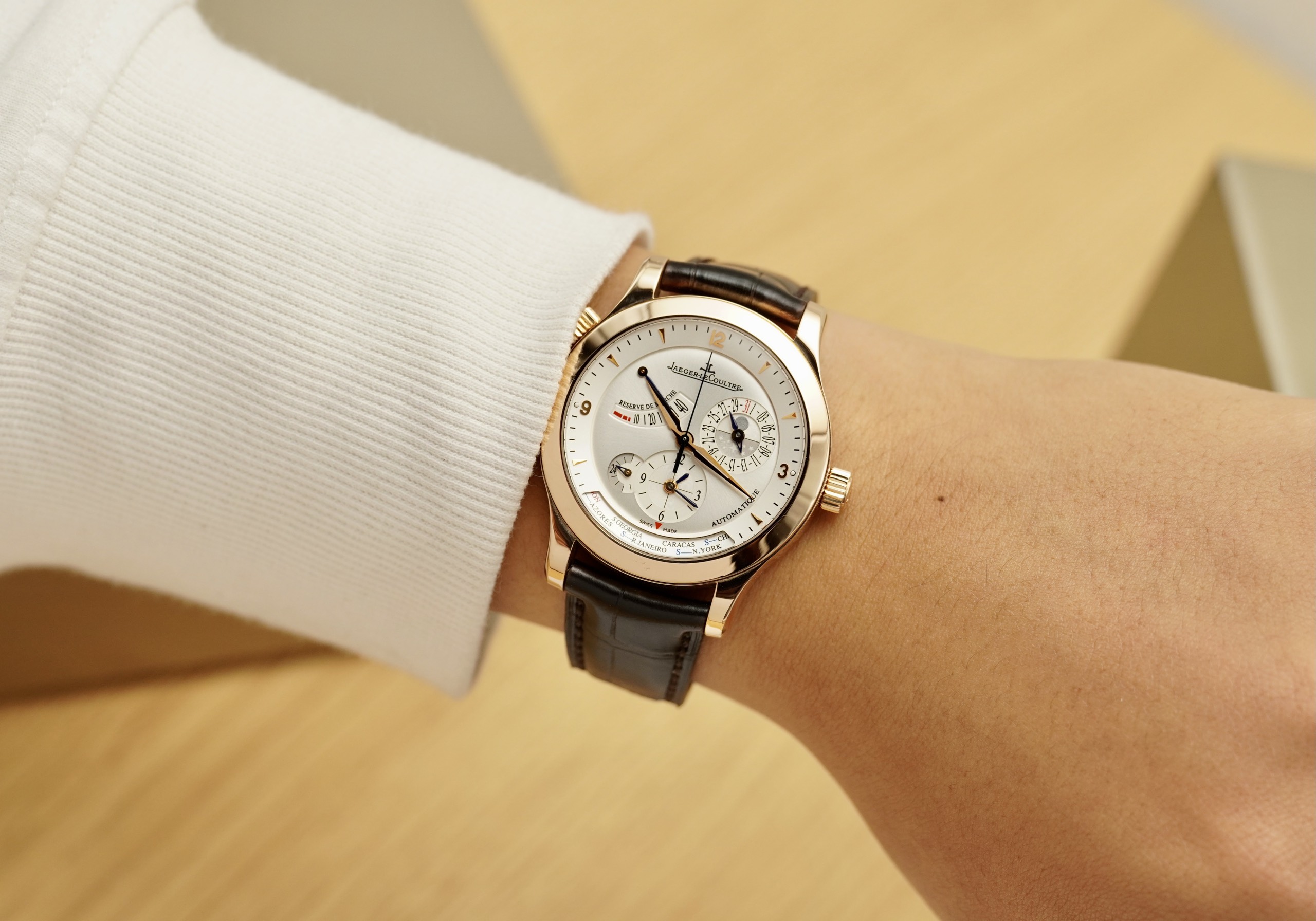 z4933211228096_2fcb63e6ee64688a679f593e812ab0c0 Đồng Hồ JAEGER-LECOULTRE 18k moonphase worldtime power reserve 40mm Q1502420 Cũ