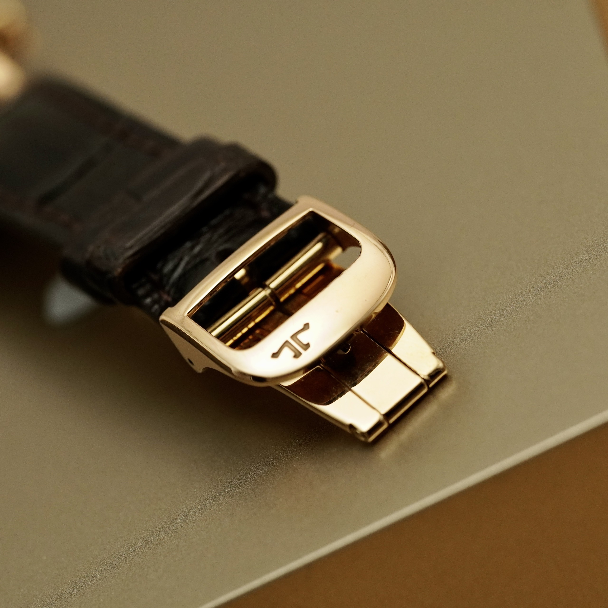 z4933211238037_8d5a2d1bead59dcbc052df067addbdd1 Đồng Hồ JAEGER-LECOULTRE 18k moonphase worldtime power reserve 40mm Q1502420 Cũ