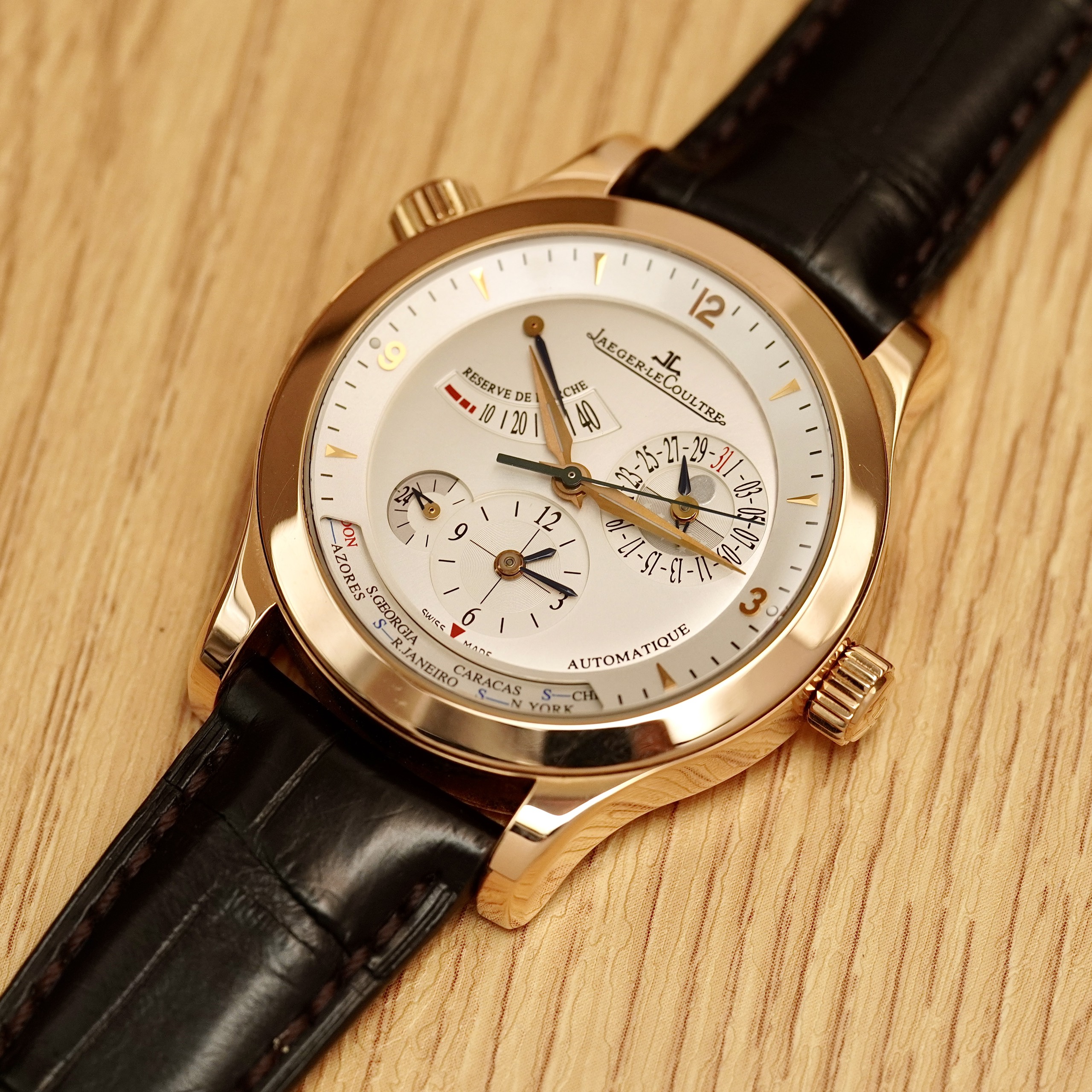 z4933211269019_b5a038a6ac2ded30053cdeb74ba77b65 (1) Đồng Hồ JAEGER-LECOULTRE 18k moonphase worldtime power reserve 40mm Q1502420 Cũ