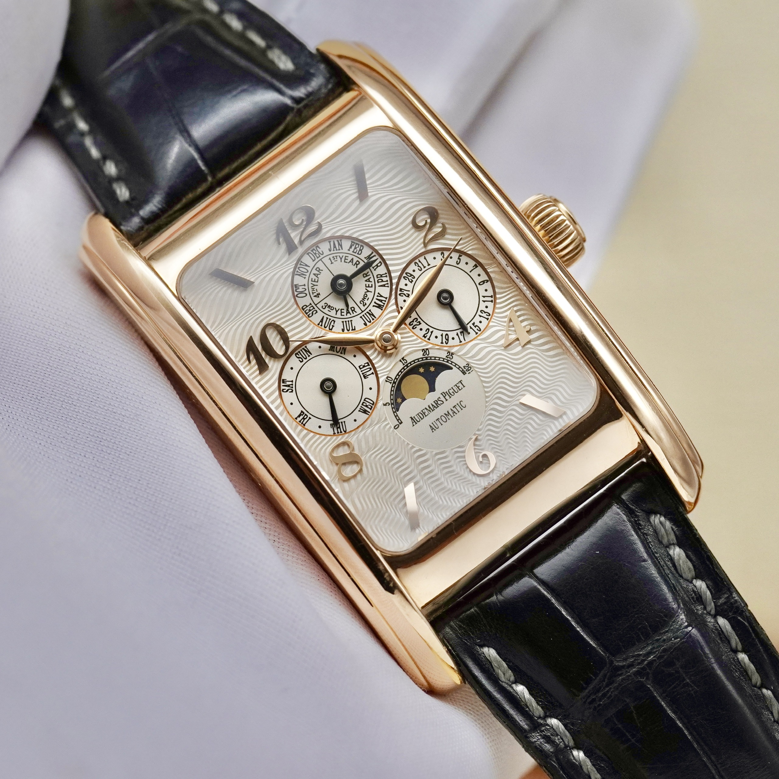 z4940714868371_15987949c506ad6d3b0c4ae8a482f1e5 (1) Đồng Hồ Audemars Piguet Moonphase 18k Rose Gold Perpetual Calendar 25911or.oo.d002cr.01 Cũ