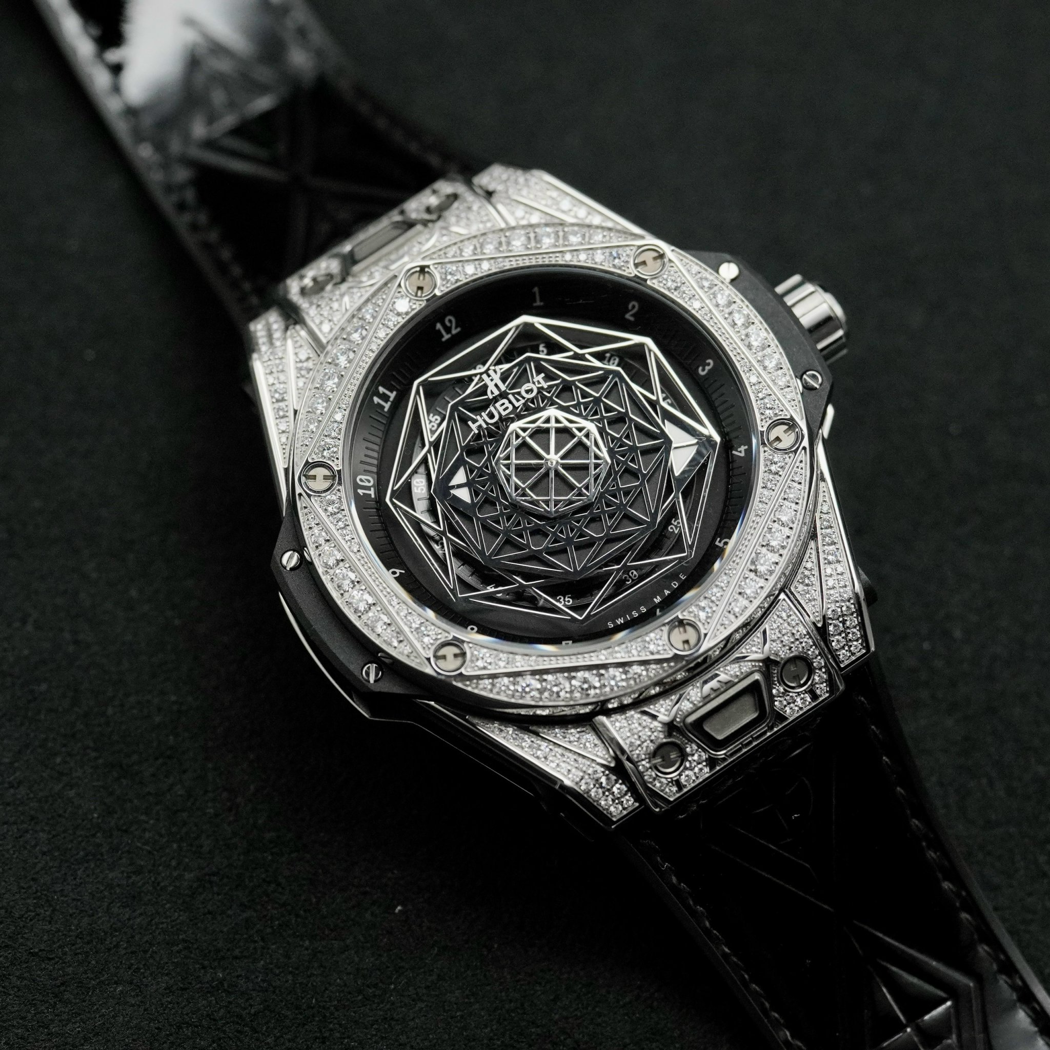 z4947507433454_421fadbf0fa9002e96624da9d0573efb Đồng Hồ Hublot Big Bang Sangbleu Diamond Pave 465.SS.1117.VR.1704.MXM18 Cũ