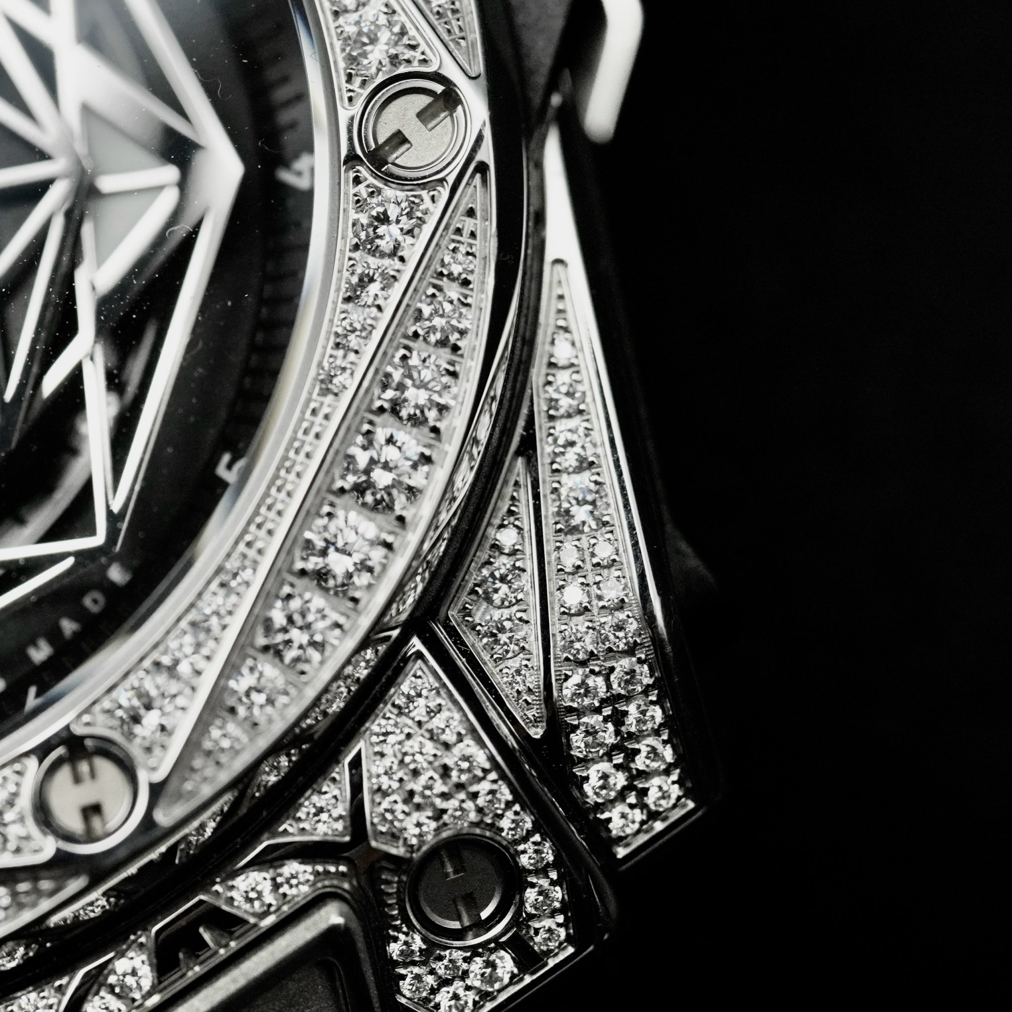 z4947507451931_fb9861380dc2316767f9f6100b037604 Đồng Hồ Hublot Big Bang Sangbleu Diamond Pave 465.SS.1117.VR.1704.MXM18 Cũ
