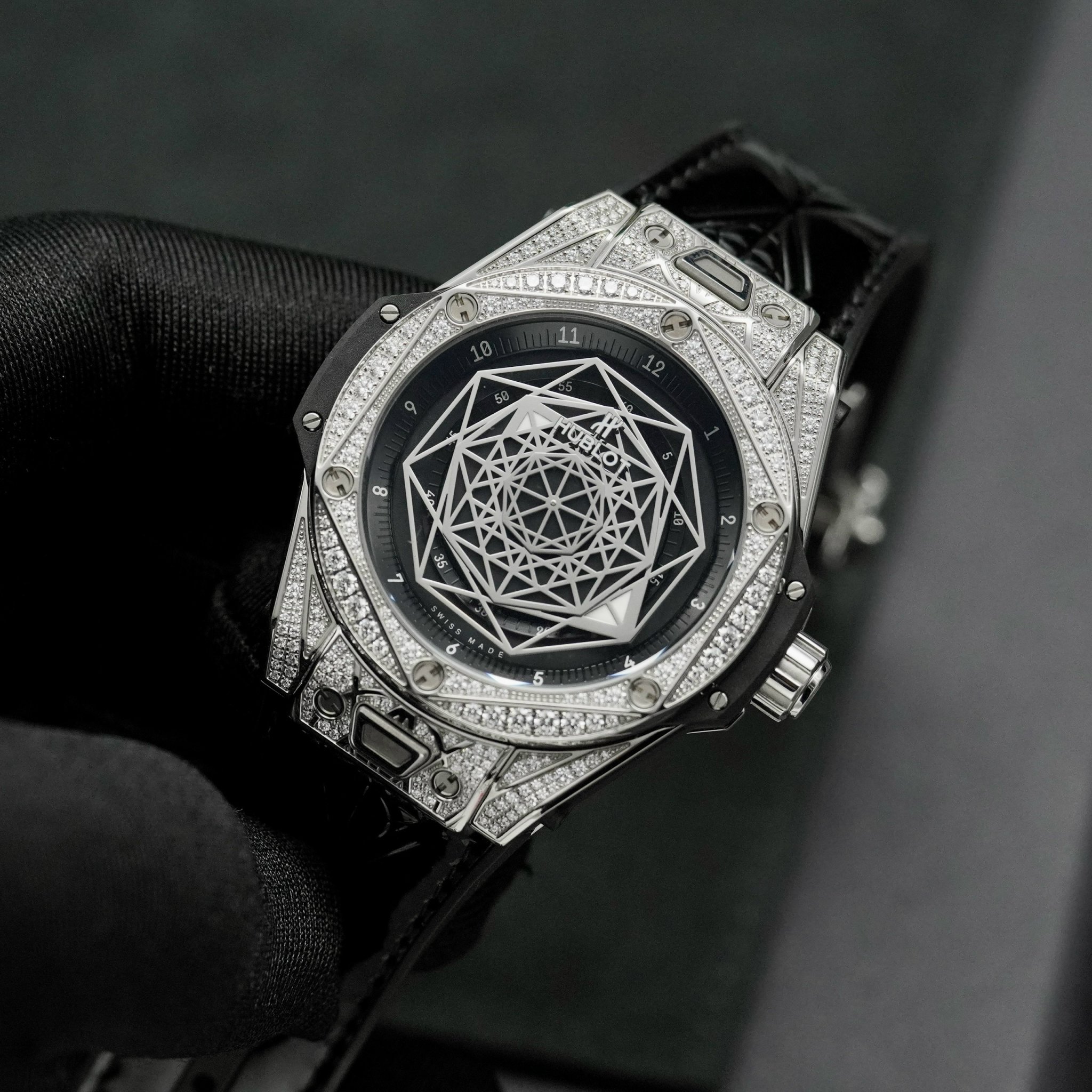 z4947507455644_8e4a6e89d76a2646f93306bb63d57af4 Đồng Hồ Hublot Big Bang Sangbleu Diamond Pave 465.SS.1117.VR.1704.MXM18 Cũ