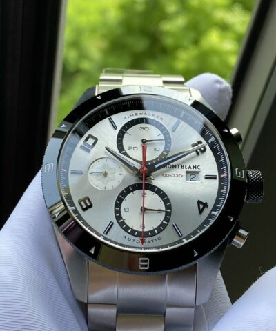 Đồng Hồ ????????? ?????????? ??????????? ?????? ?? ????????? - TimeWalker Là chiếc đồng hồ tượng trưng cho tinh thần đua xe, lấy cảm hứng từ Minerva, hãng đồng hồ với lịch sử lâu đời. Mang phong cách với niềng bằng Ceramic đen, mặt số hoàn thiện bằng chải tia và các chữ số Ả Rập độc đáo. Trang bị các tính năng kỹ thuật cao Chronograph cùng chức năng bấm giờ và ngày. - Tình trạng : Hàng new 100% full box, kèm sổ và giấy chứng nhận chính hãng - Đường kính: 43 mm - Độ dày: 15.2 mm - Chất liệu mặt kính: Sapphire chống xước - Chất liệu vỏ: Vỏ và dây bằng Stainless Steel + niềng ceramic  - Loại máy: Caliber Automatic MB 25.07 dự trữ năng lượng xấp xỉ 46 giờ, 25 chân kính, tần số 28.800 vph - Khả năng chống nước : lên tới 100m - Độ dày ~ 15mm Giá new store hãng đang bán ~ 126 triệu. 