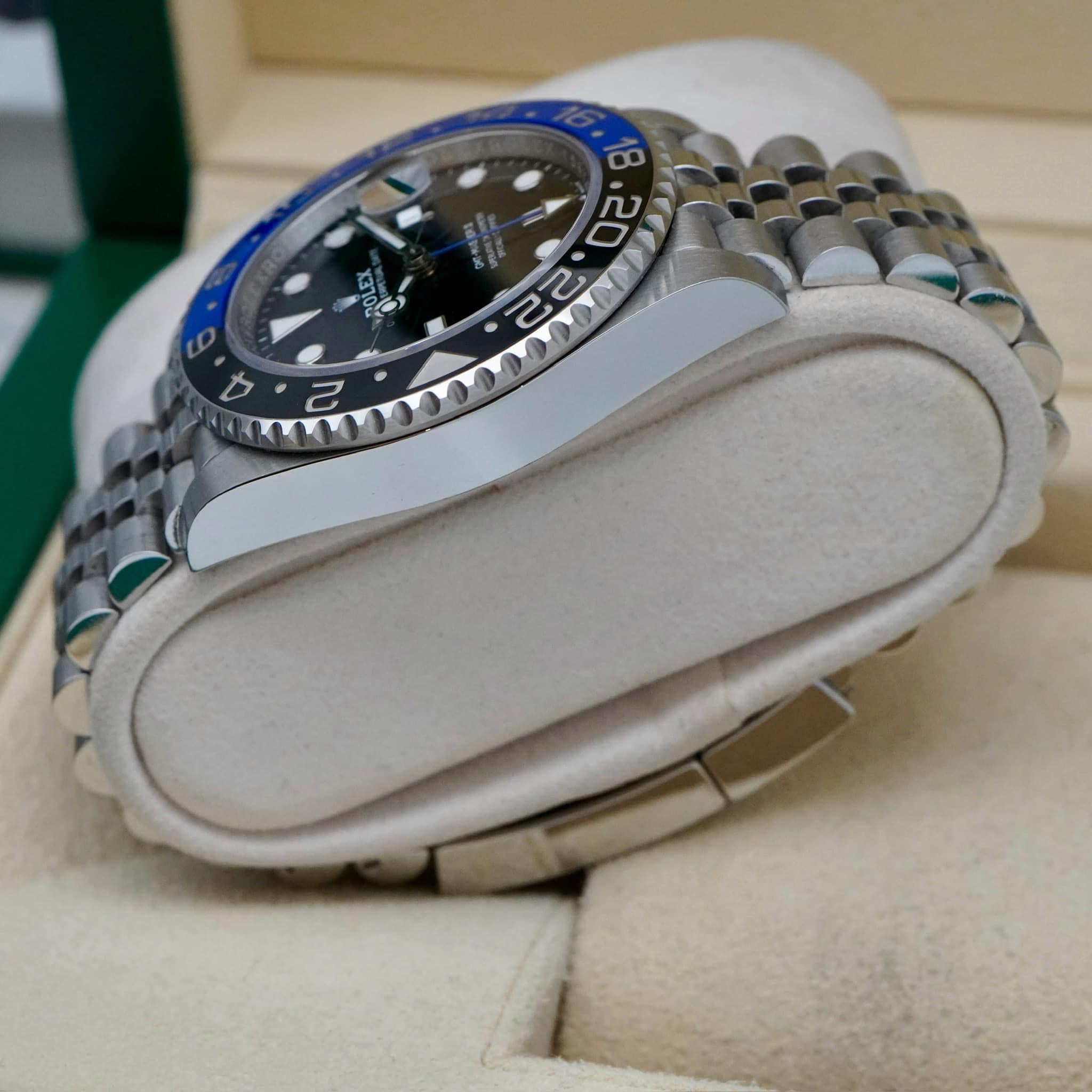 z5097967630836_2ea16db9ae2b87f1ef2d5faa49ab2513 Đồng hồ Rolex GMT-Master II 40mm 126710BLNR Batgirl