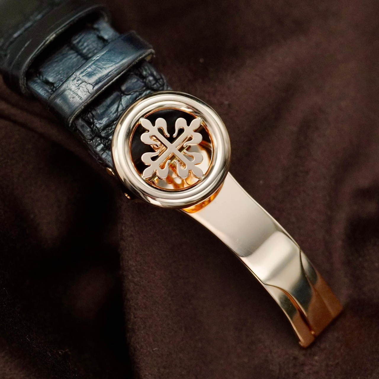 Đồng hồ Patek Philippe Annual Calendar 5396R-001 18k Rose Gold 39mm Onlywatch (8)
