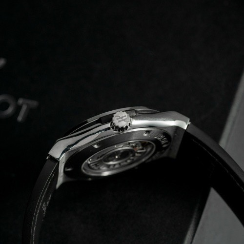 Hublot Classic Fusion Black Titanium 45mm Pave Diamond (15)