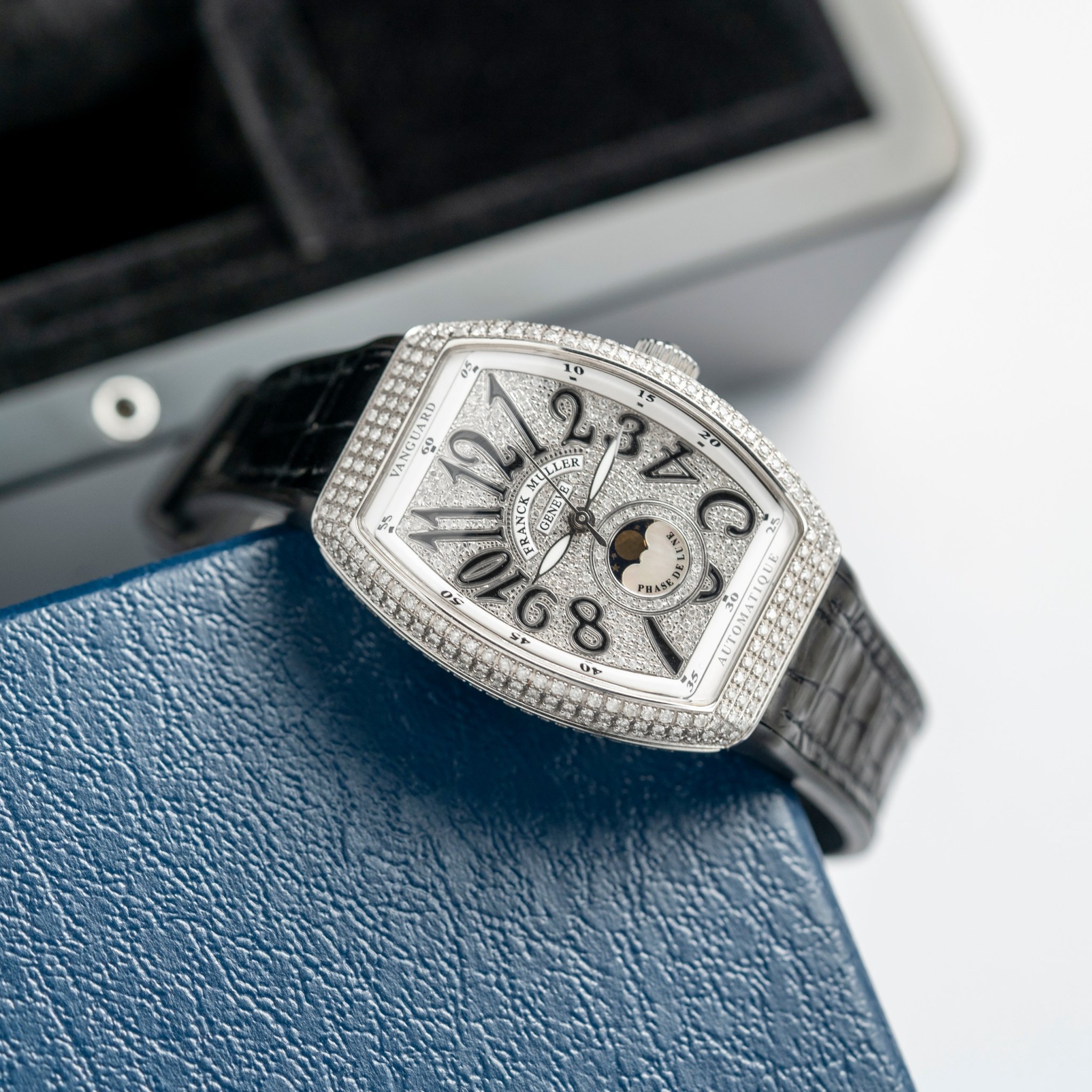 Franck Muller Vanguard V32 Moonphase Snow Black Customs Full Pave Diamond (13)