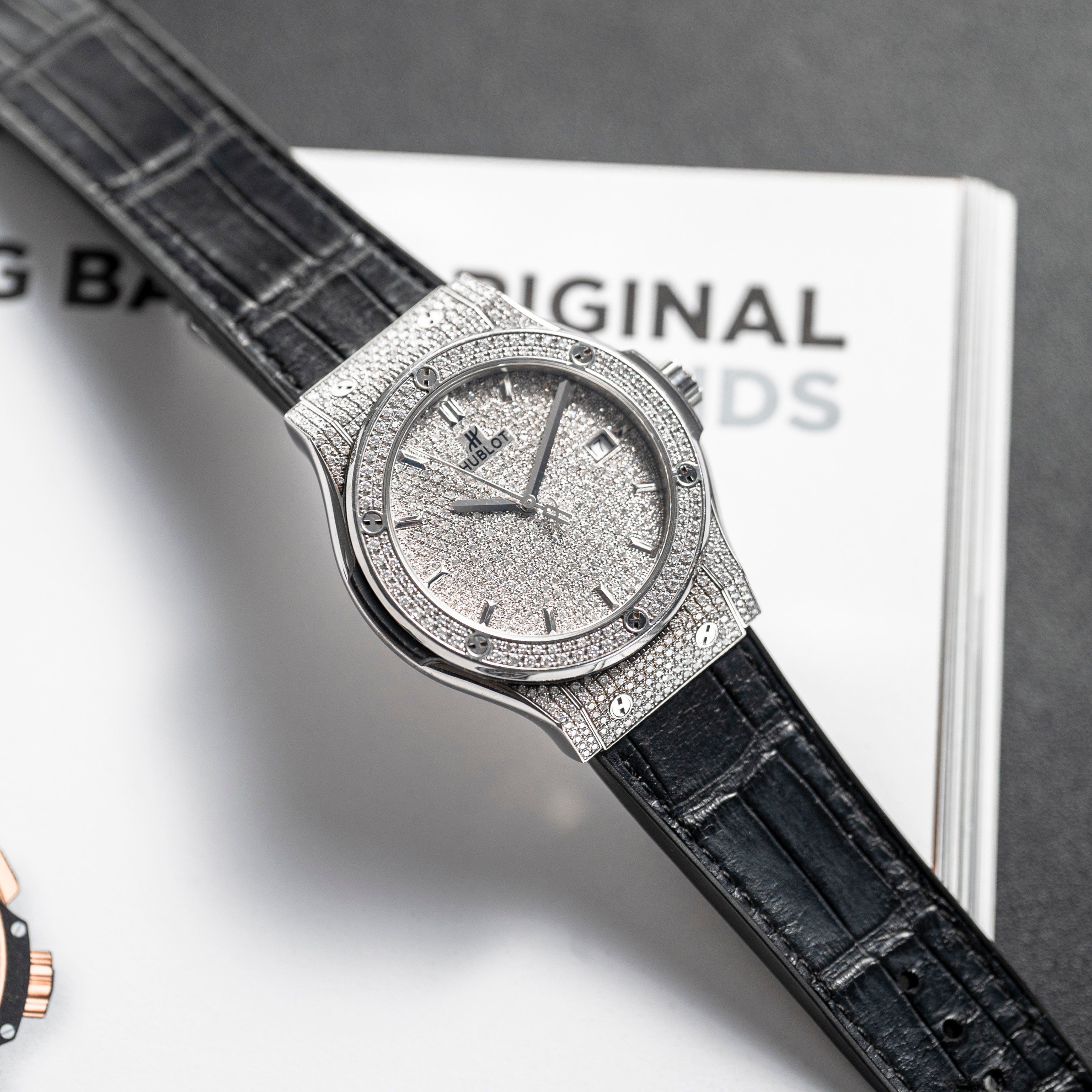 Hublot Classic Fusion 42mm Full Kim Cương Thiên Nhiên (1)