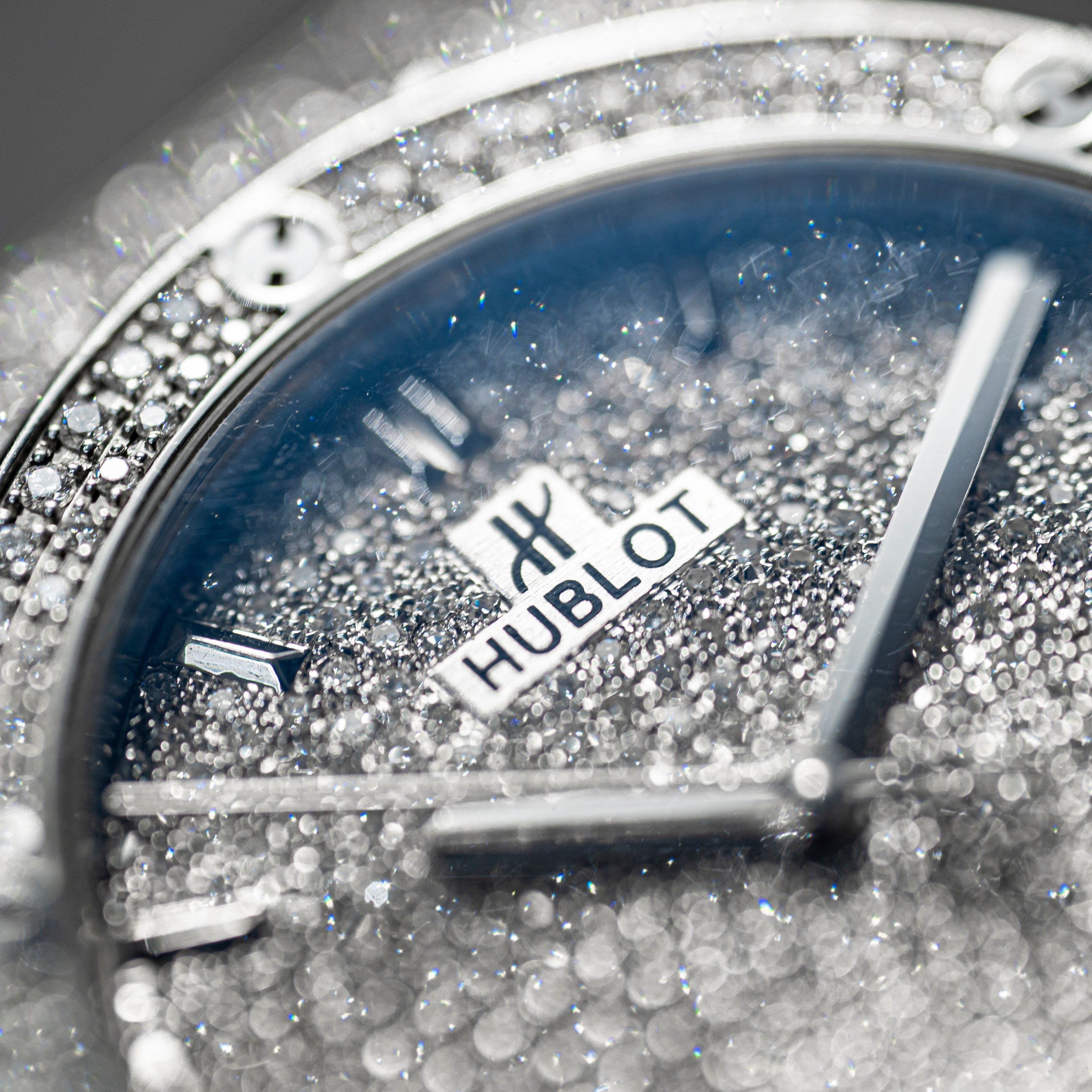 Hublot Classic Fusion 42mm Full Kim Cương Thiên Nhiên (11)