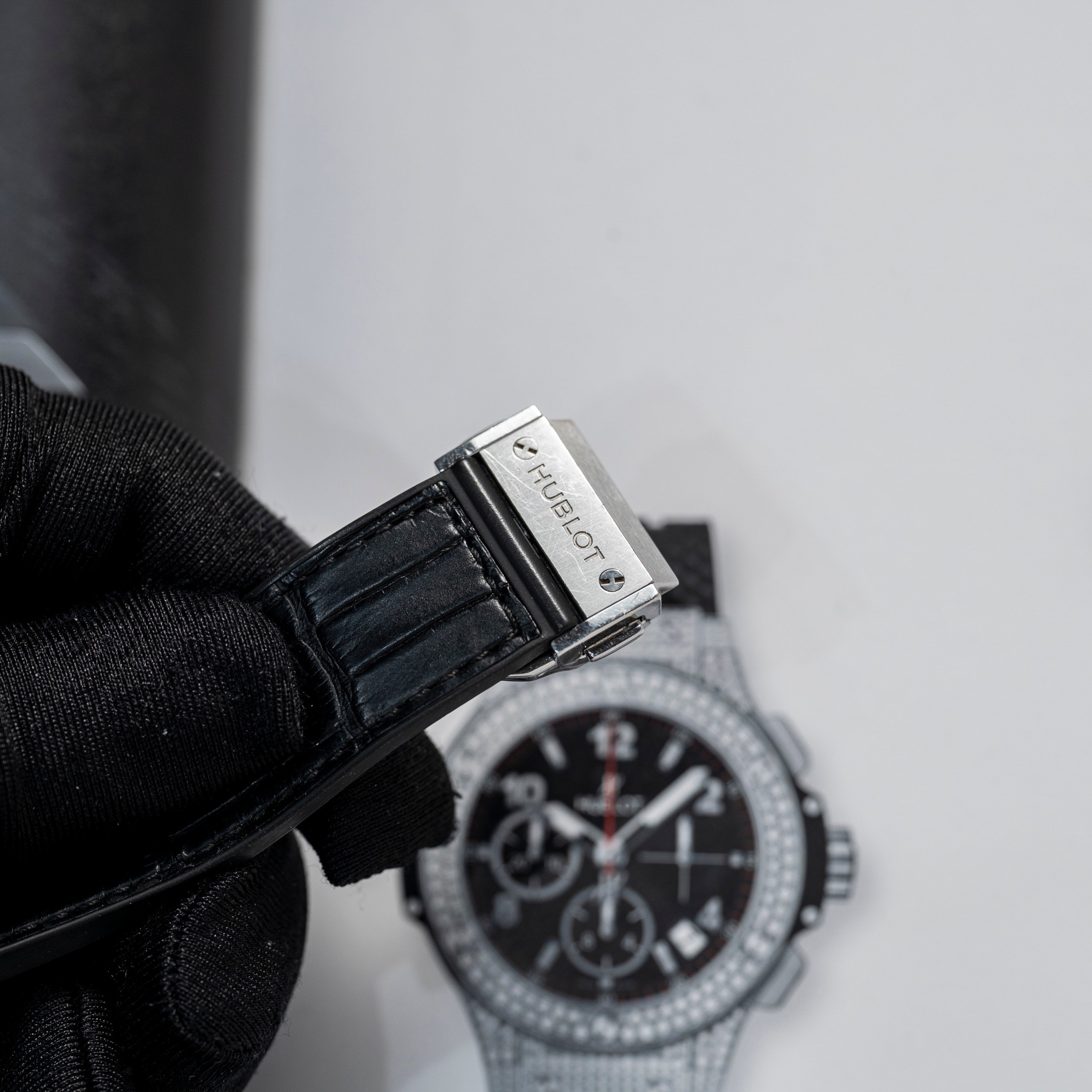 Hublot Classic Fusion 42mm Full Kim Cương Thiên Nhiên (12)