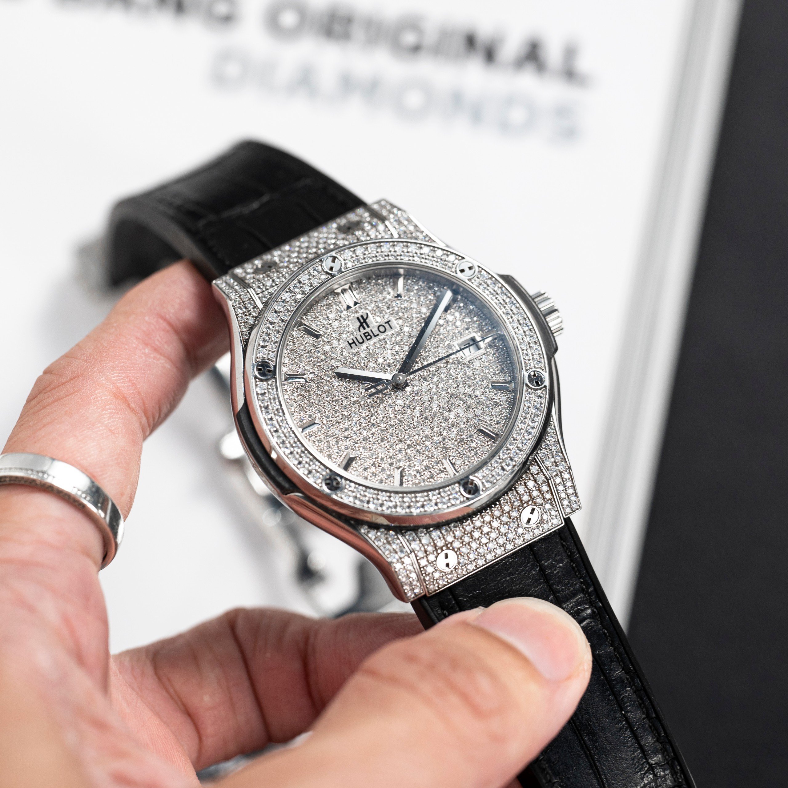 Hublot Classic Fusion 42mm Full Kim Cương Thiên Nhiên (2)