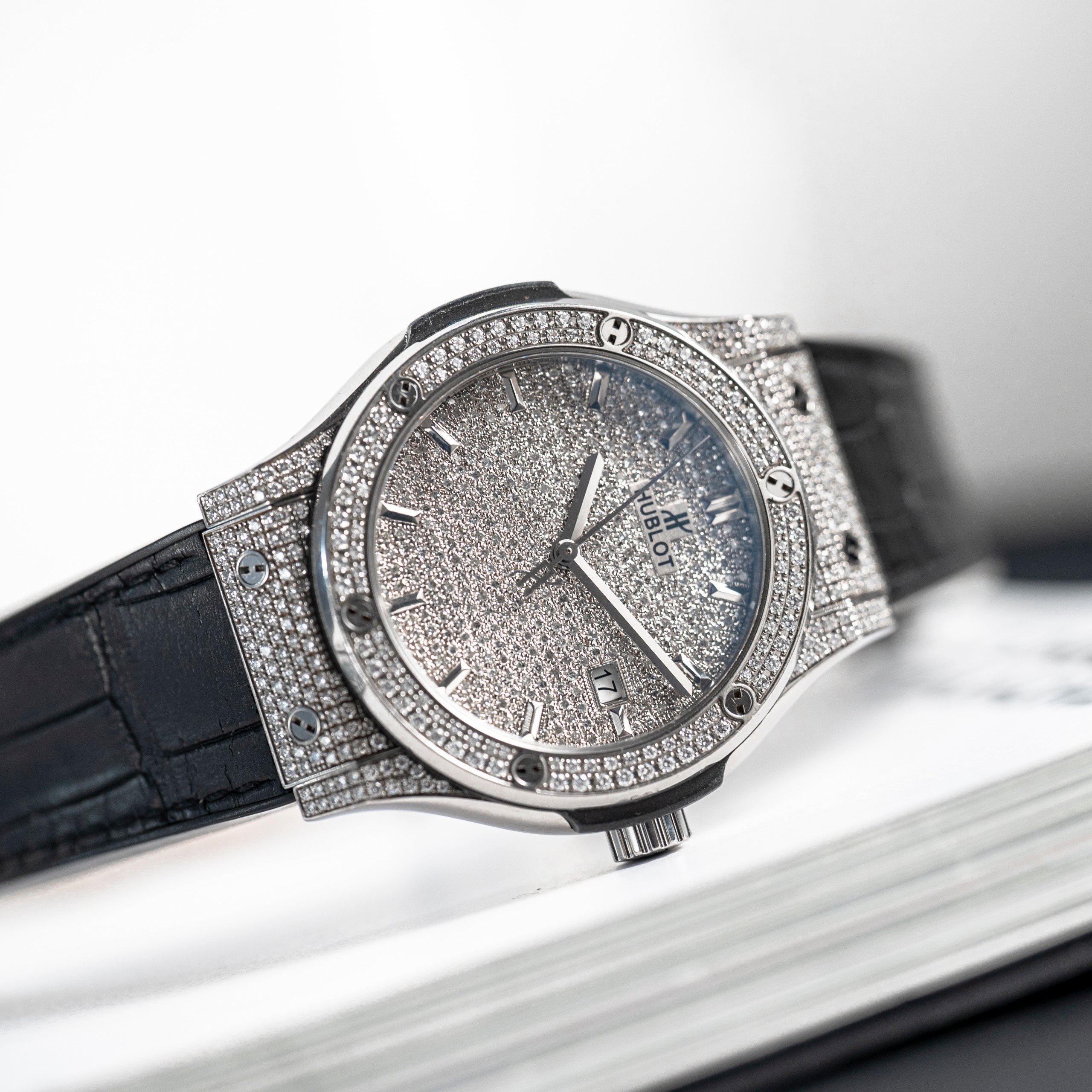 Hublot Classic Fusion 42mm Full Kim Cương Thiên Nhiên (7)