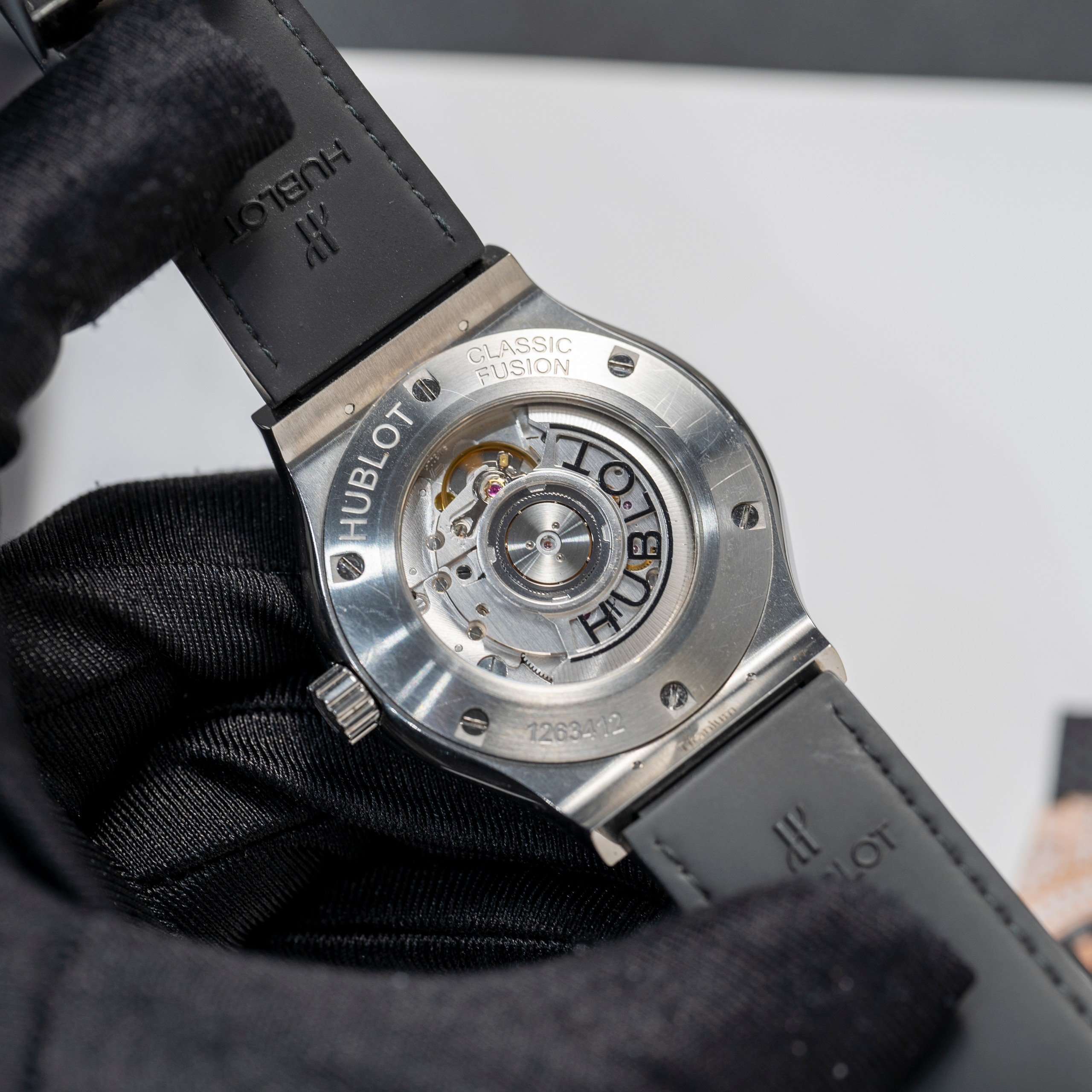 Hublot Classic Fusion 42mm Full Kim Cương Thiên Nhiên (8)