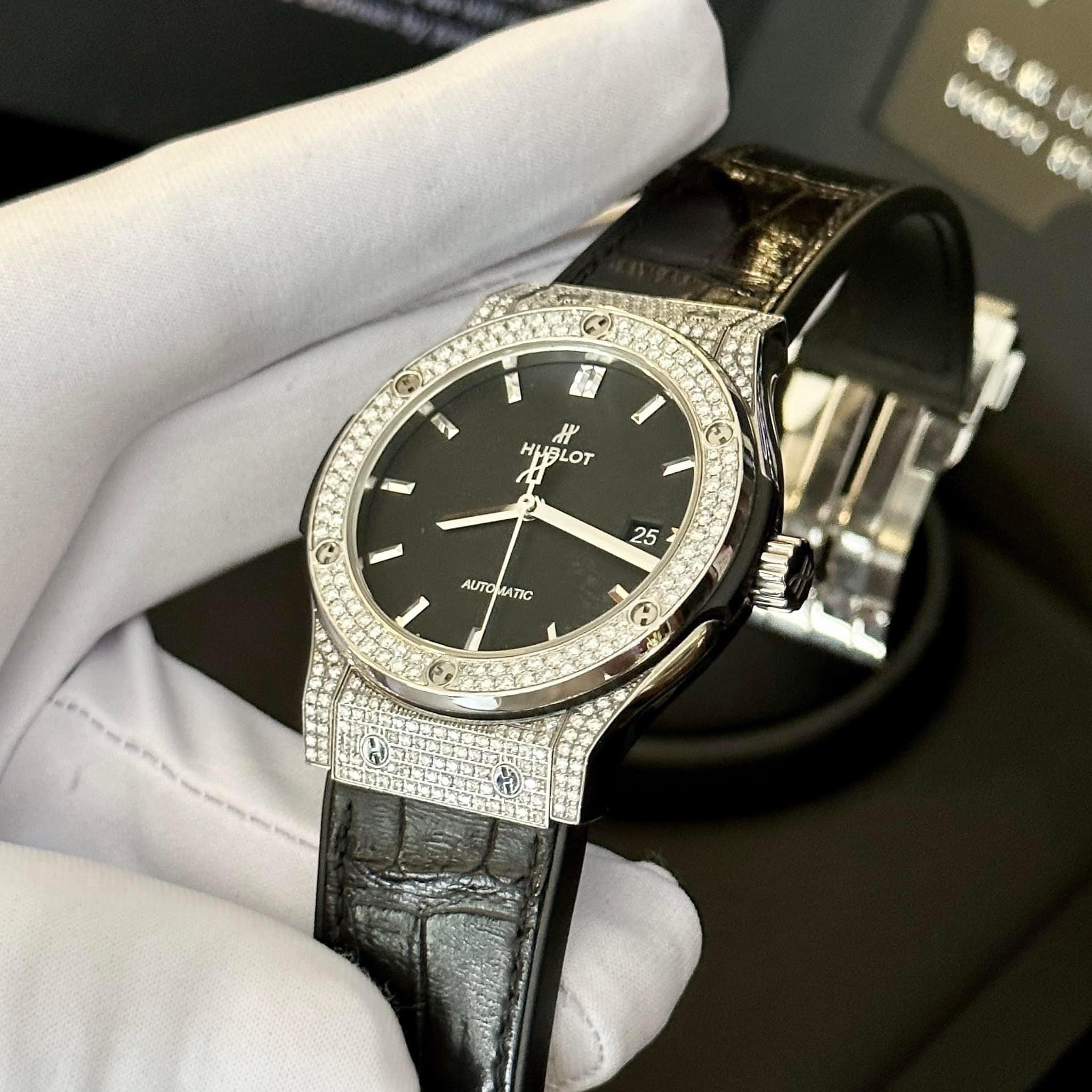 Hublot Classic Fusion Black Pave 42mm 542.NX.1171 (1)