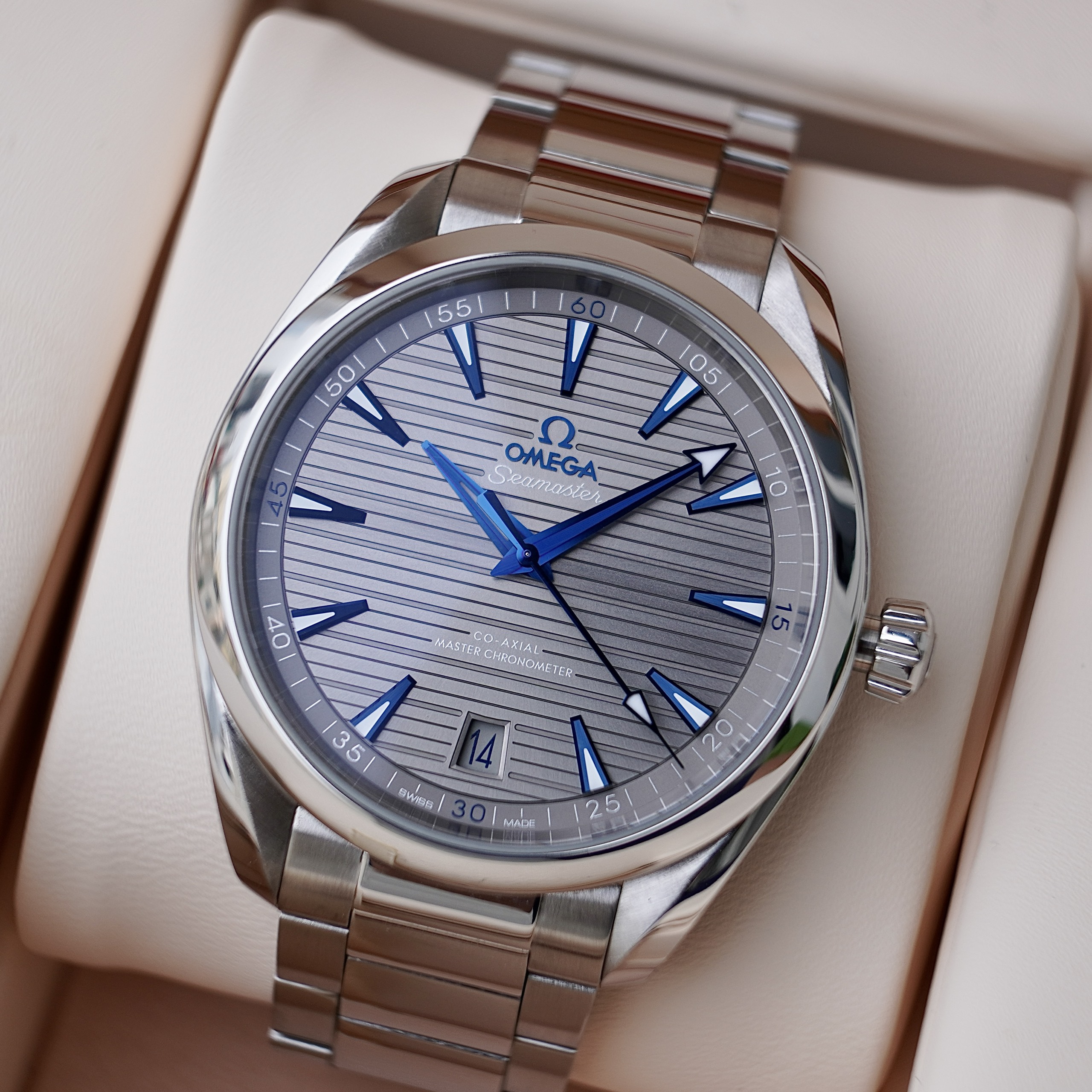 Omega Seamaster Aqua Terra 150M Co-Axial Master Chronometer 220.10.41.21.06.001 (2)