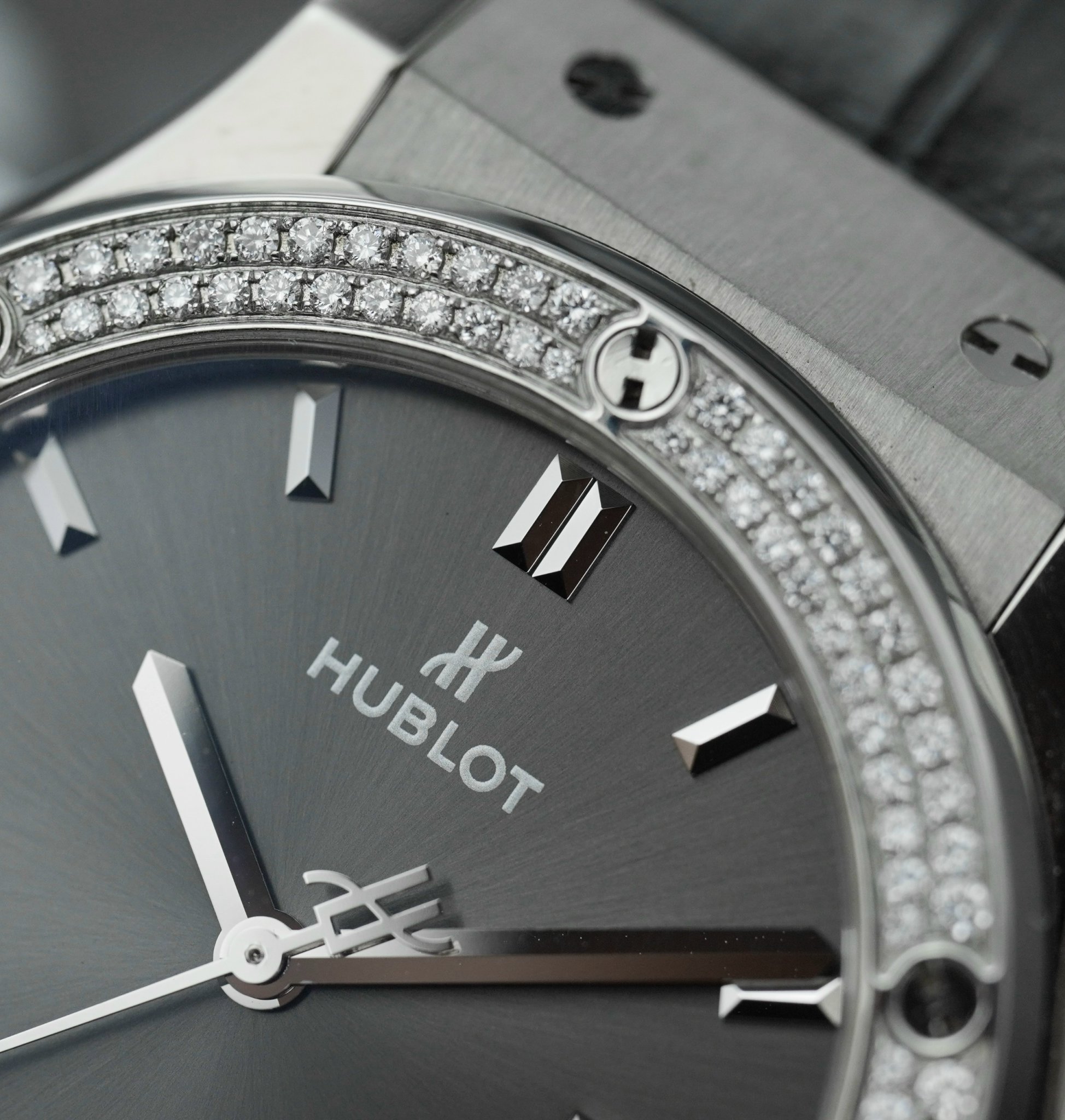 Hublot 542.NX.7071.LR Classic Fusion Grey Titanium (10)