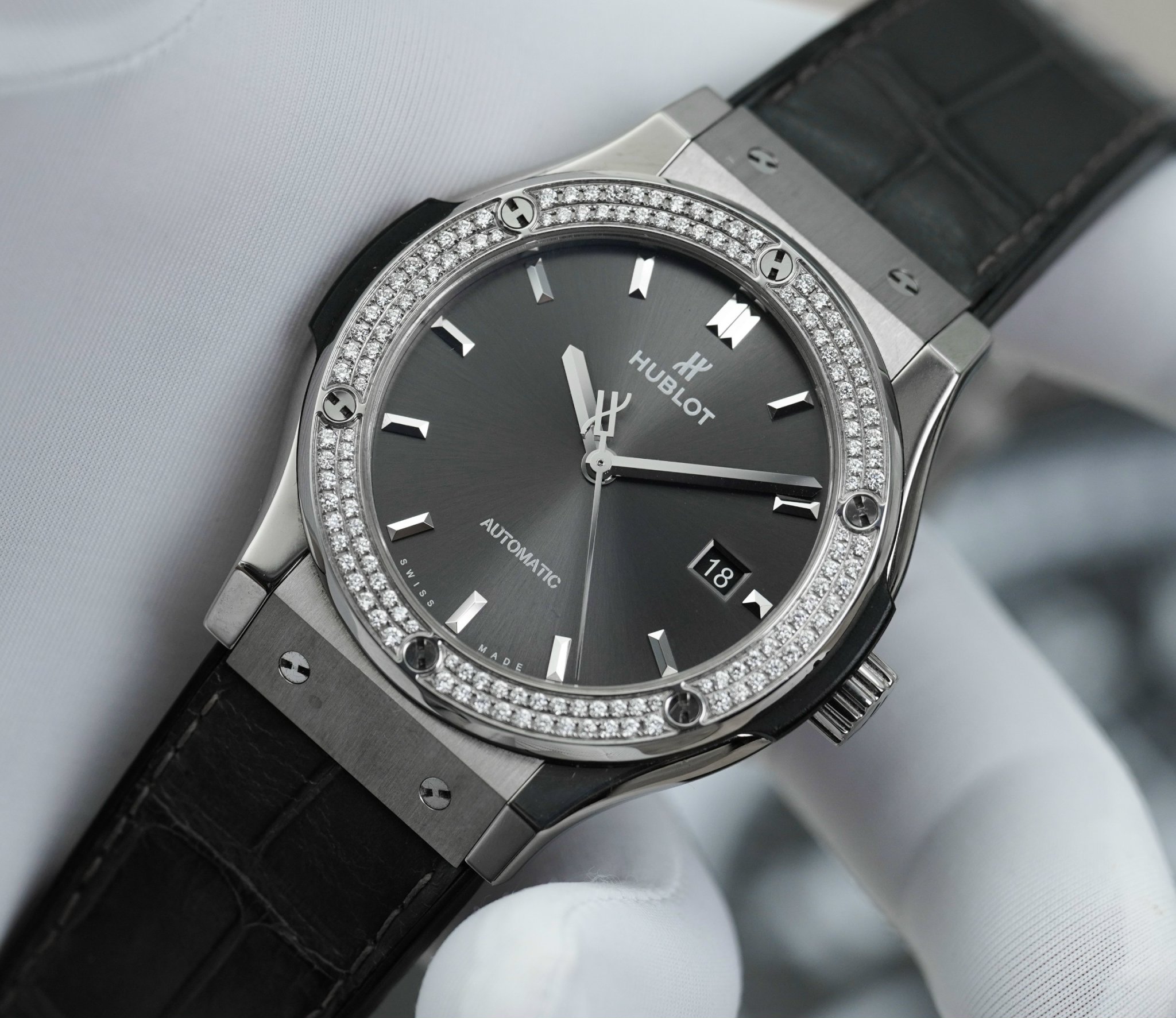 Hublot 542.NX.7071.LR Classic Fusion Grey Titanium (2)