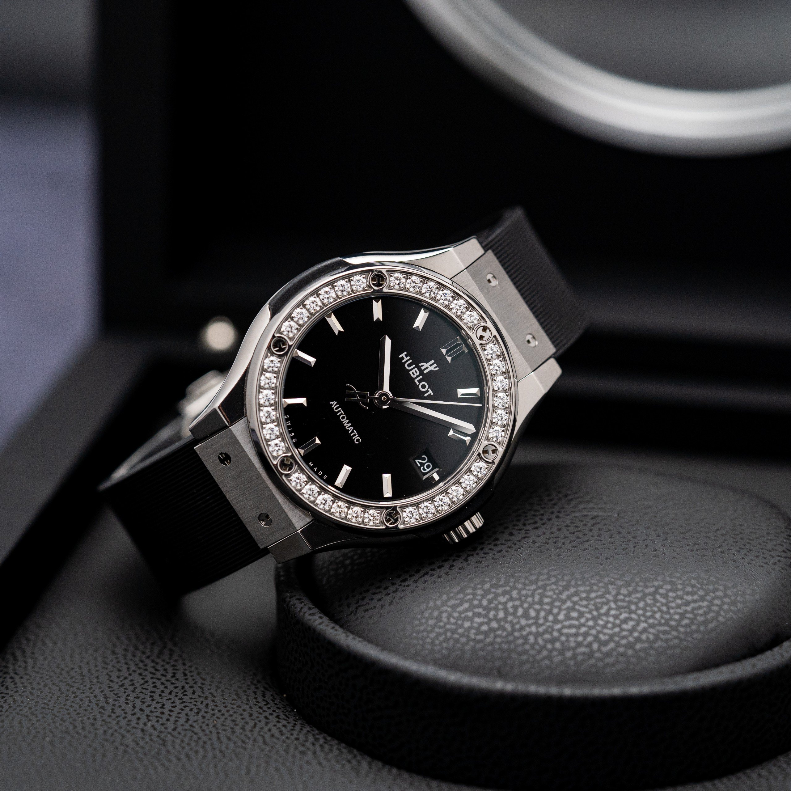 Hublot Classic Fusion Black Titanium Diamonds 38mm (2)
