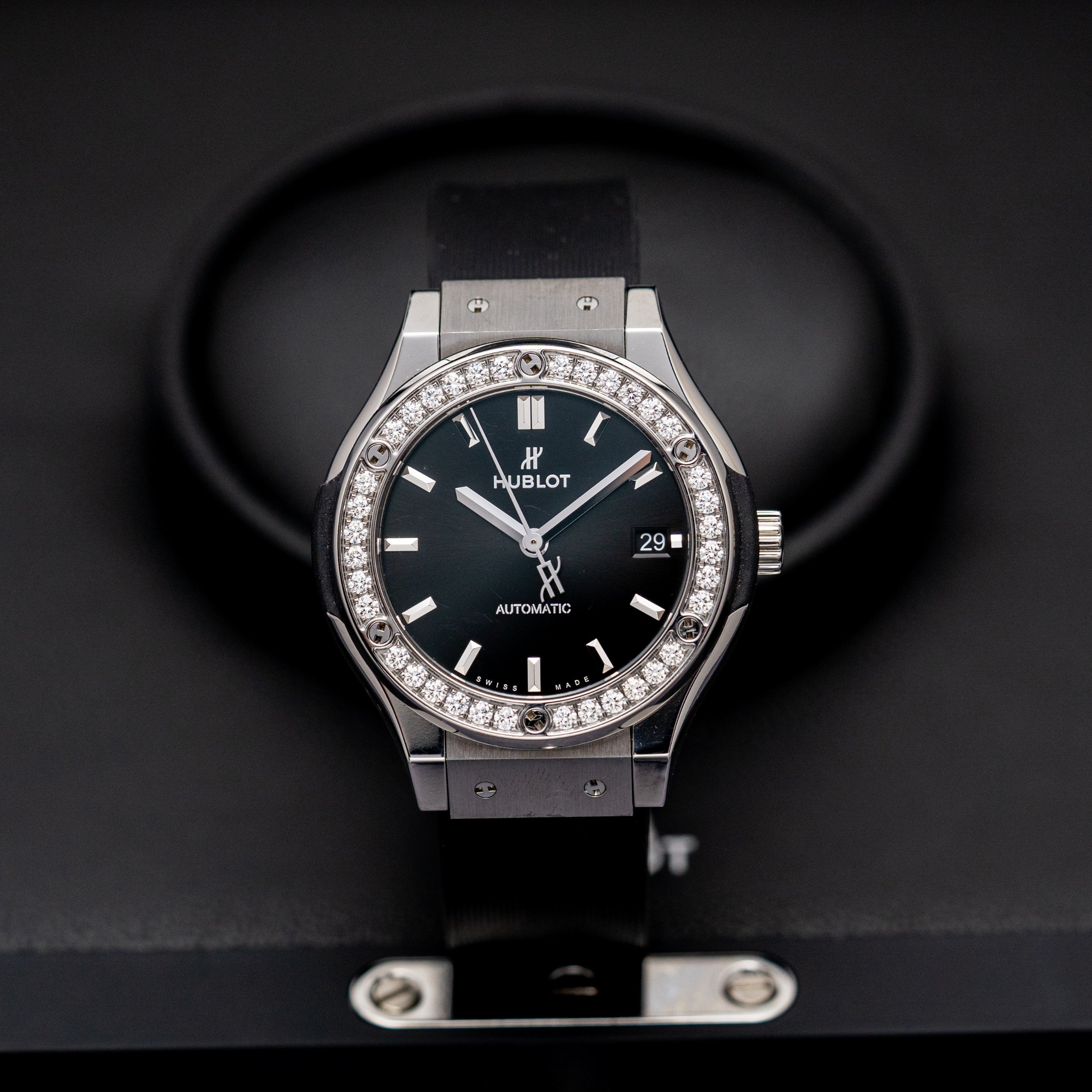 Hublot Classic Fusion Black Titanium Diamonds 38mm (8)