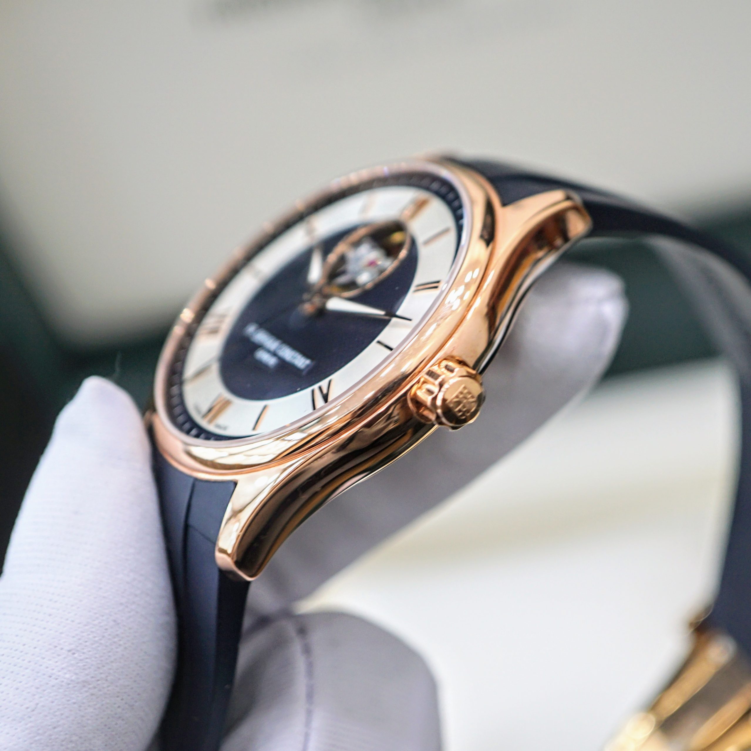 Frederique Constant Classic Openheart FC-310MNS5B4 Frederique Constant Classic Openheart FC-310MNS5B4