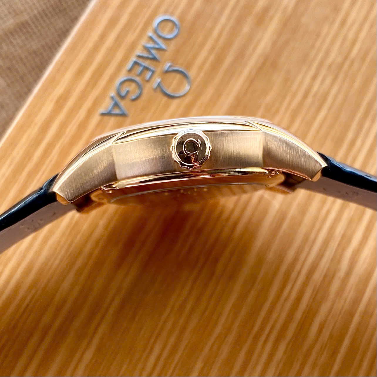 Omega DeVille Hour Vision Chronometer 431.53.41.21.52.001` Omega DeVille Hour Vision Chronometer 431.53.41.21.52.001